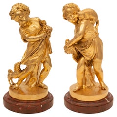 Paar französische Goldbronze- und Marmorstatuen im Stil Louis XVI. des 19. Jahrhunderts