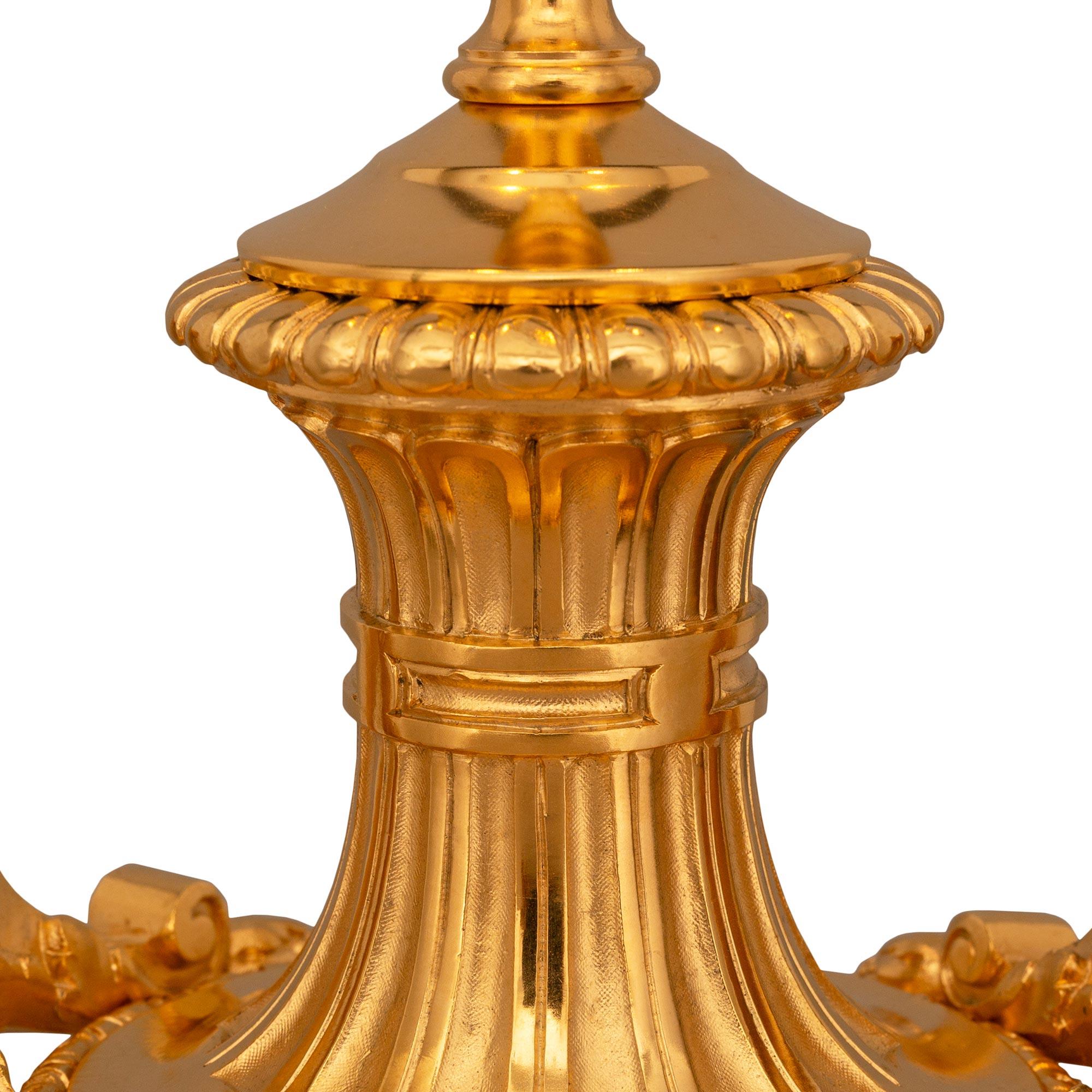 Paire de lampes Louis XVI du 19ème siècle en bronze doré et onyx Bon état - En vente à West Palm Beach, FL