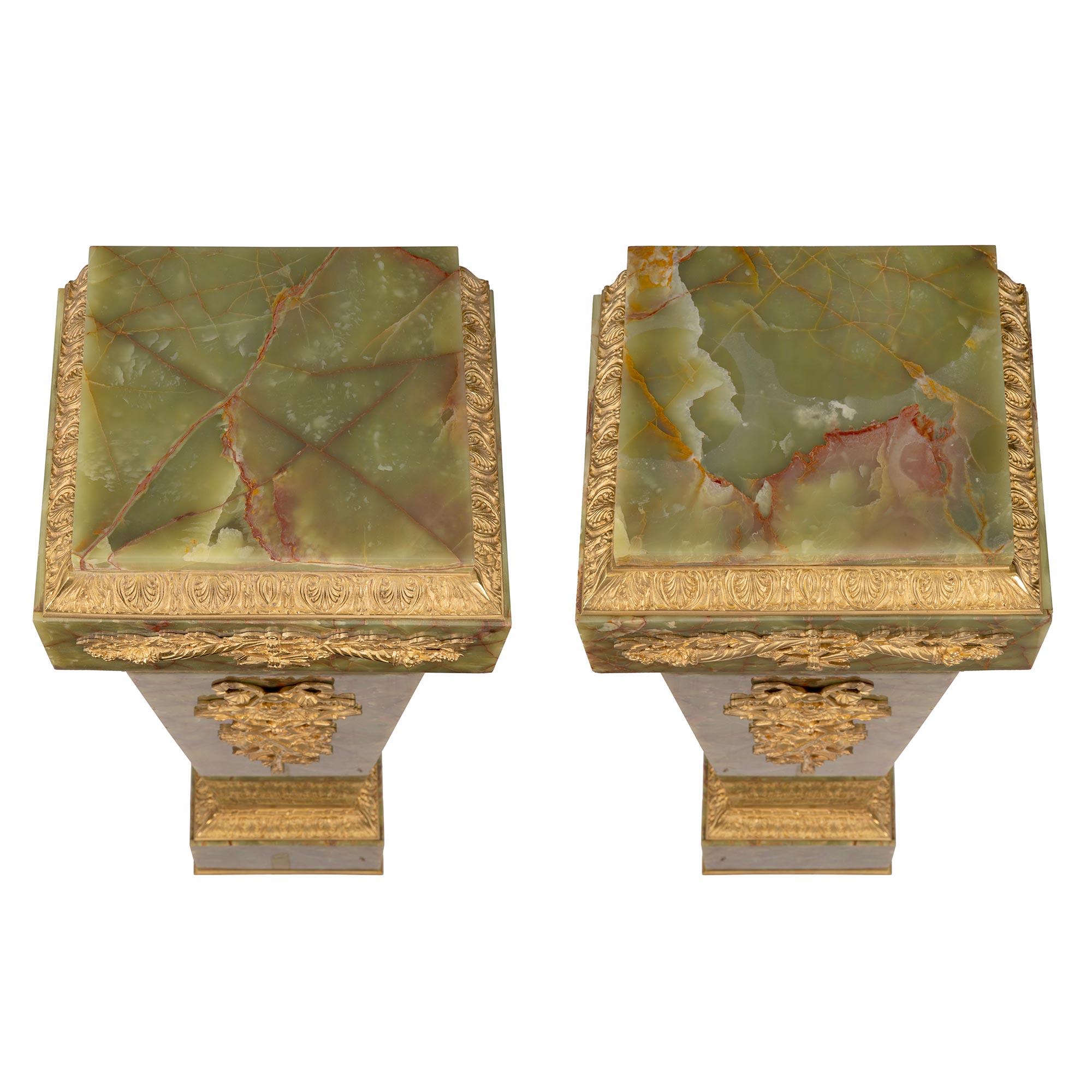 pair of French 19th century Louis XVI st. Ormolu and Onyx pedestals in vendita 1
