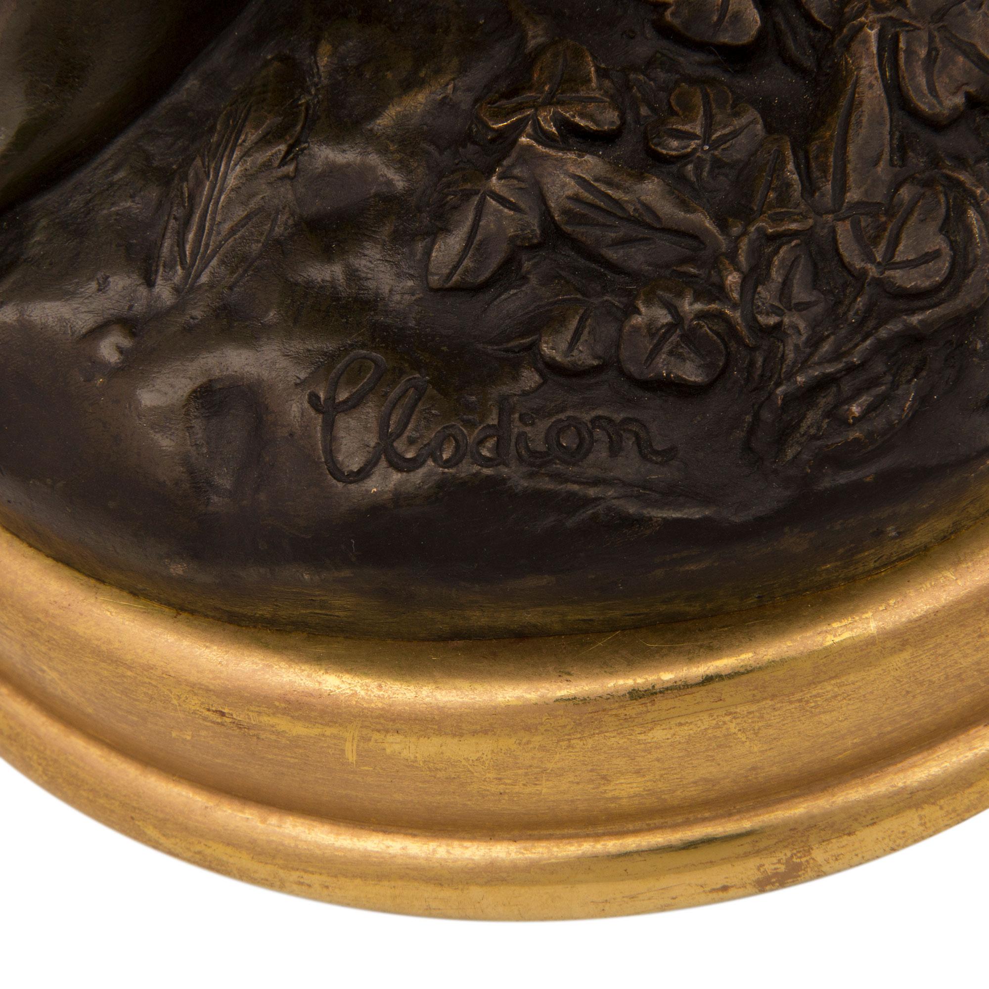 Paire de lampes françaises de style Louis XVI du 19ème siècle en bronze patiné et ormolu en vente 5