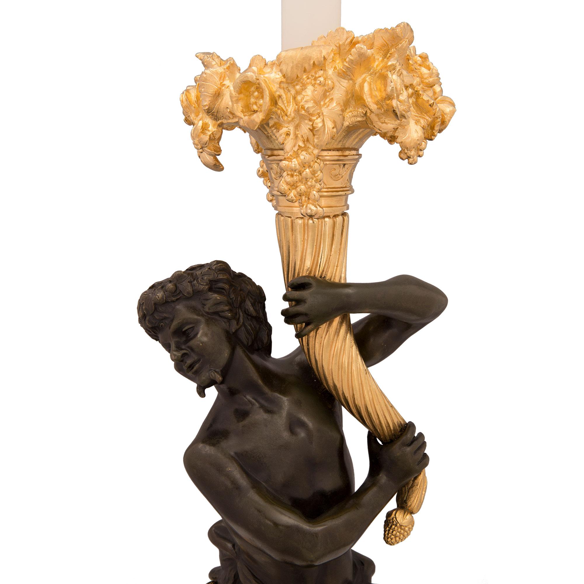 Bronze Paire de lampes françaises de style Louis XVI du 19ème siècle en bronze patiné et ormolu en vente