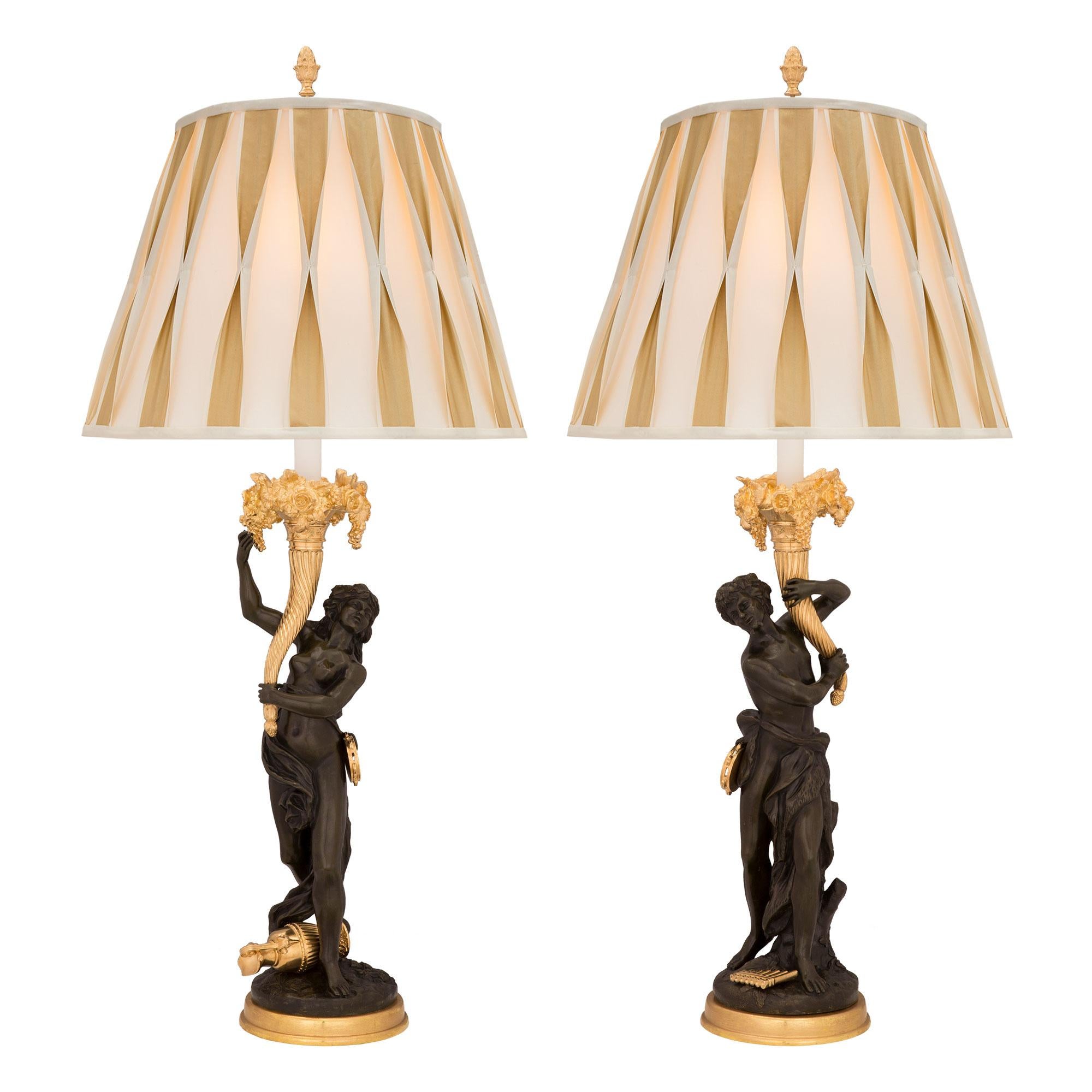 Paire de lampes françaises de style Louis XVI du 19ème siècle en bronze patiné et ormolu en vente