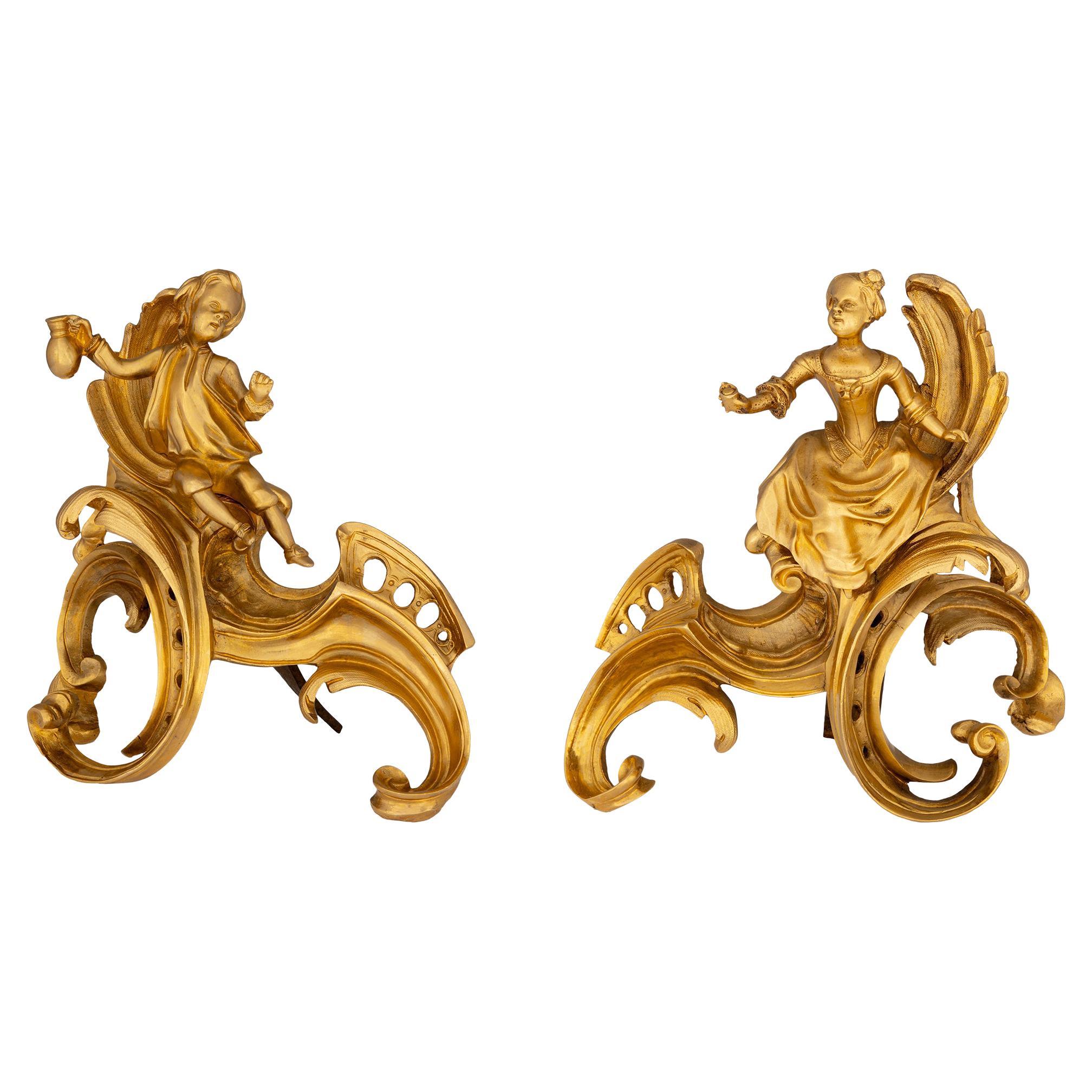 Paire de chenets français de style Louis XVI du 19ème siècle en bronze doré en vente