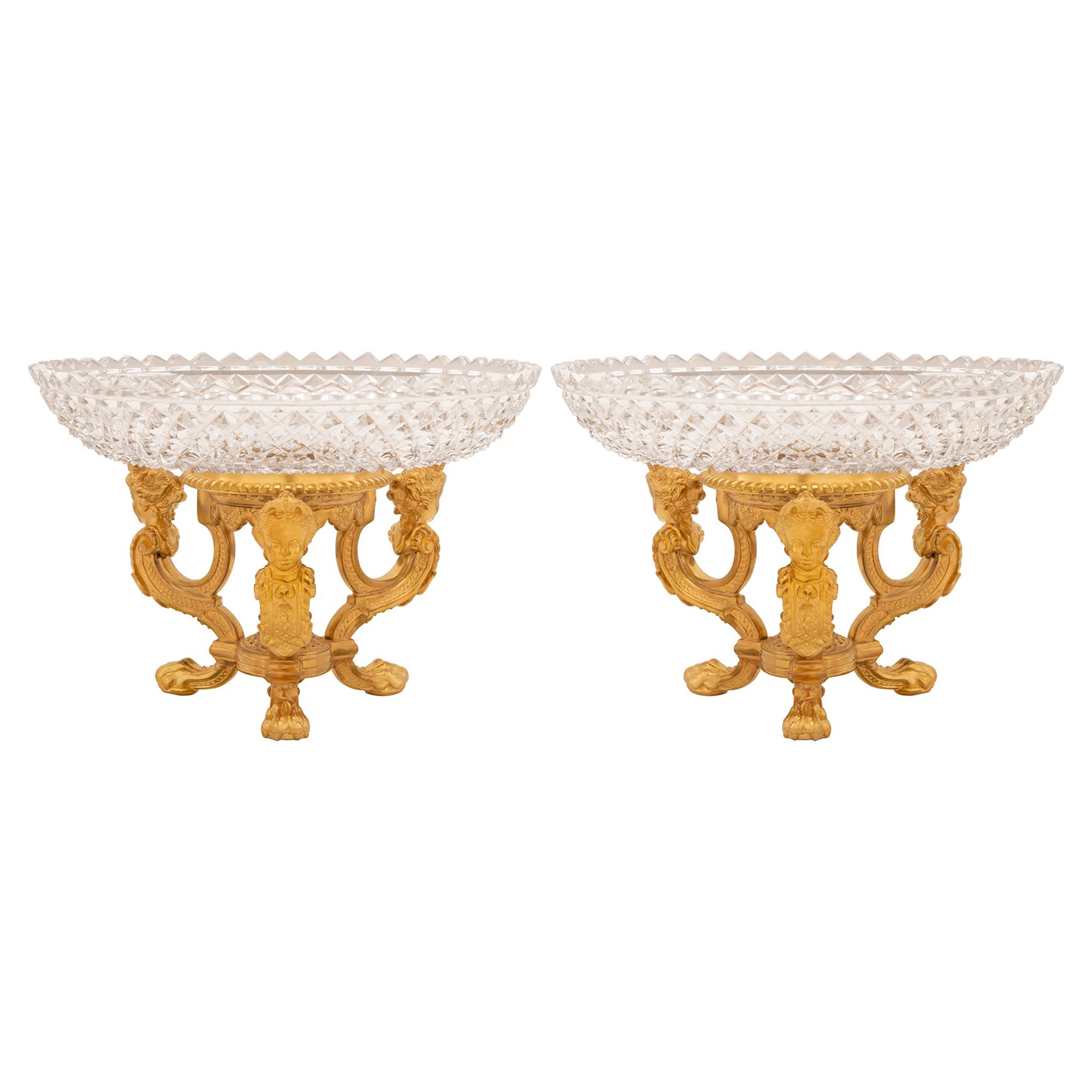 Paire de centres de table Louis XVI du 19ème siècle en ormolu et cristal de Baccarat