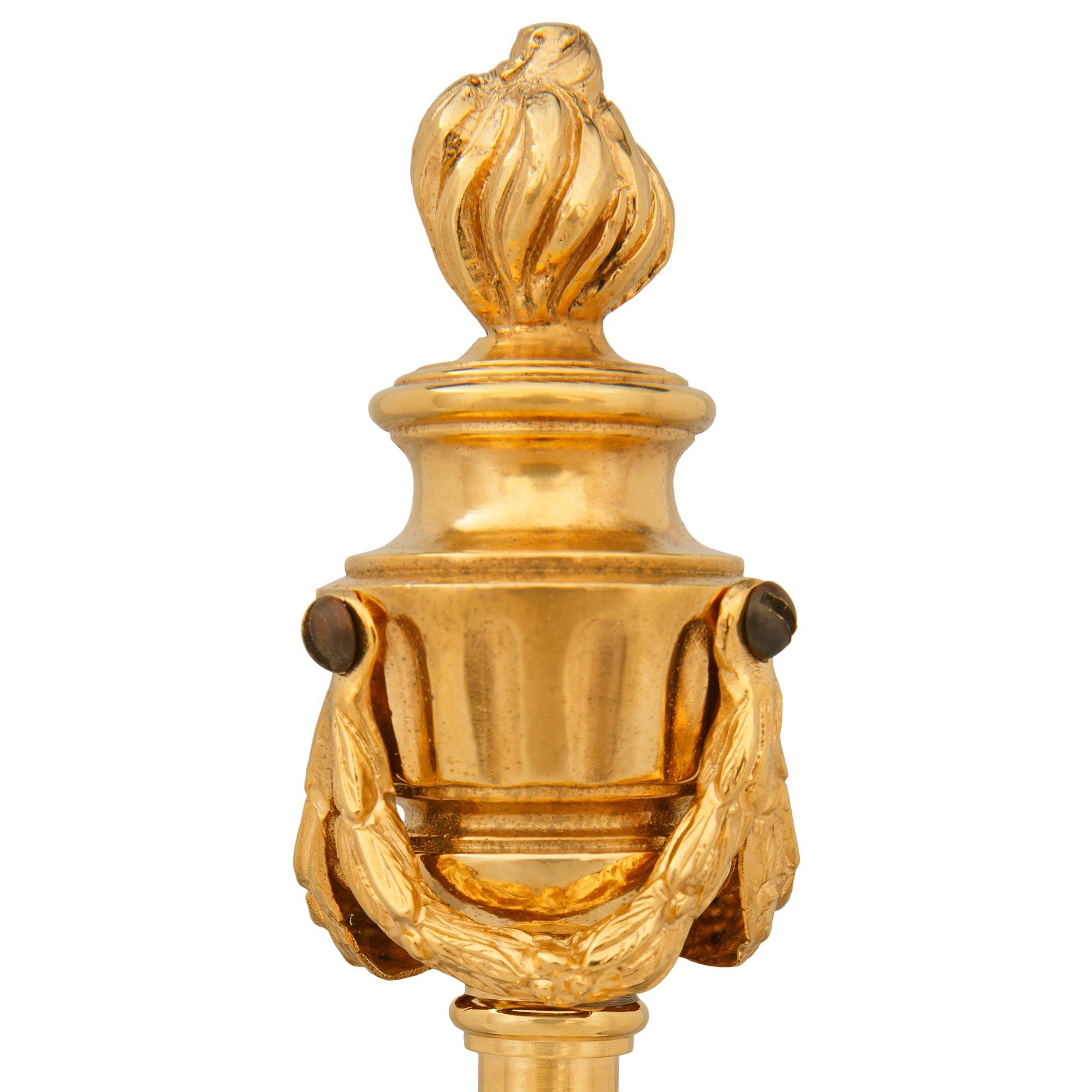 Pareja de lámparas Bouillotte Ormolu francesas del siglo XIX, estilo Luis XVI en Bueno estado para la venta en West Palm Beach, FL