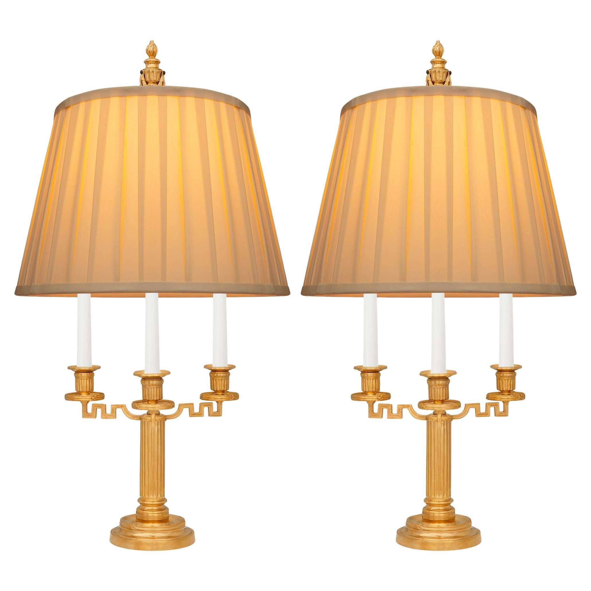 Pareja de lámparas Bouillotte Ormolu francesas del siglo XIX, estilo Luis XVI