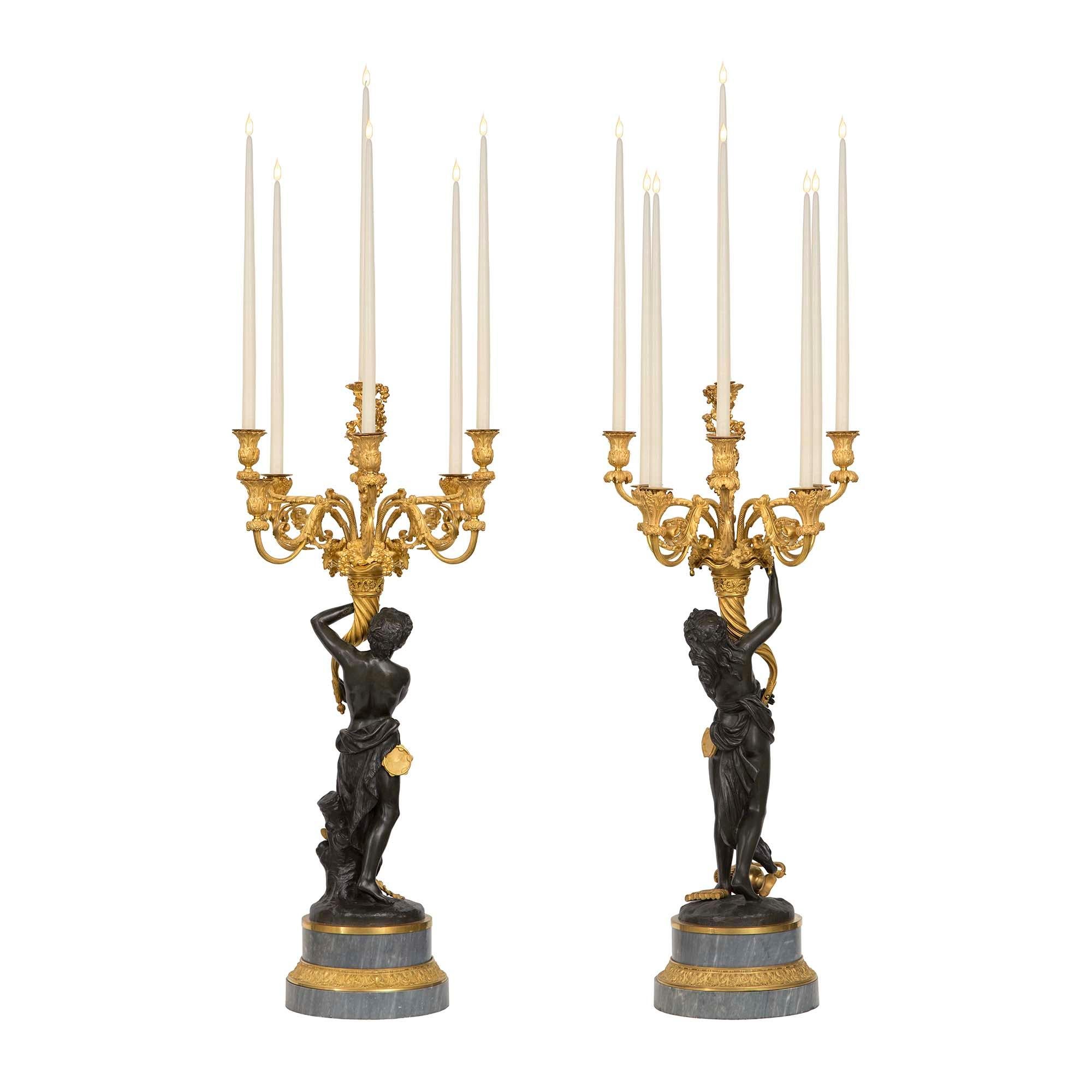 Coppia di candelabri francesi del XIX secolo in stile Luigi XVI con ormeggio, bronzo e marmo In condizioni buone in vendita a West Palm Beach, FL