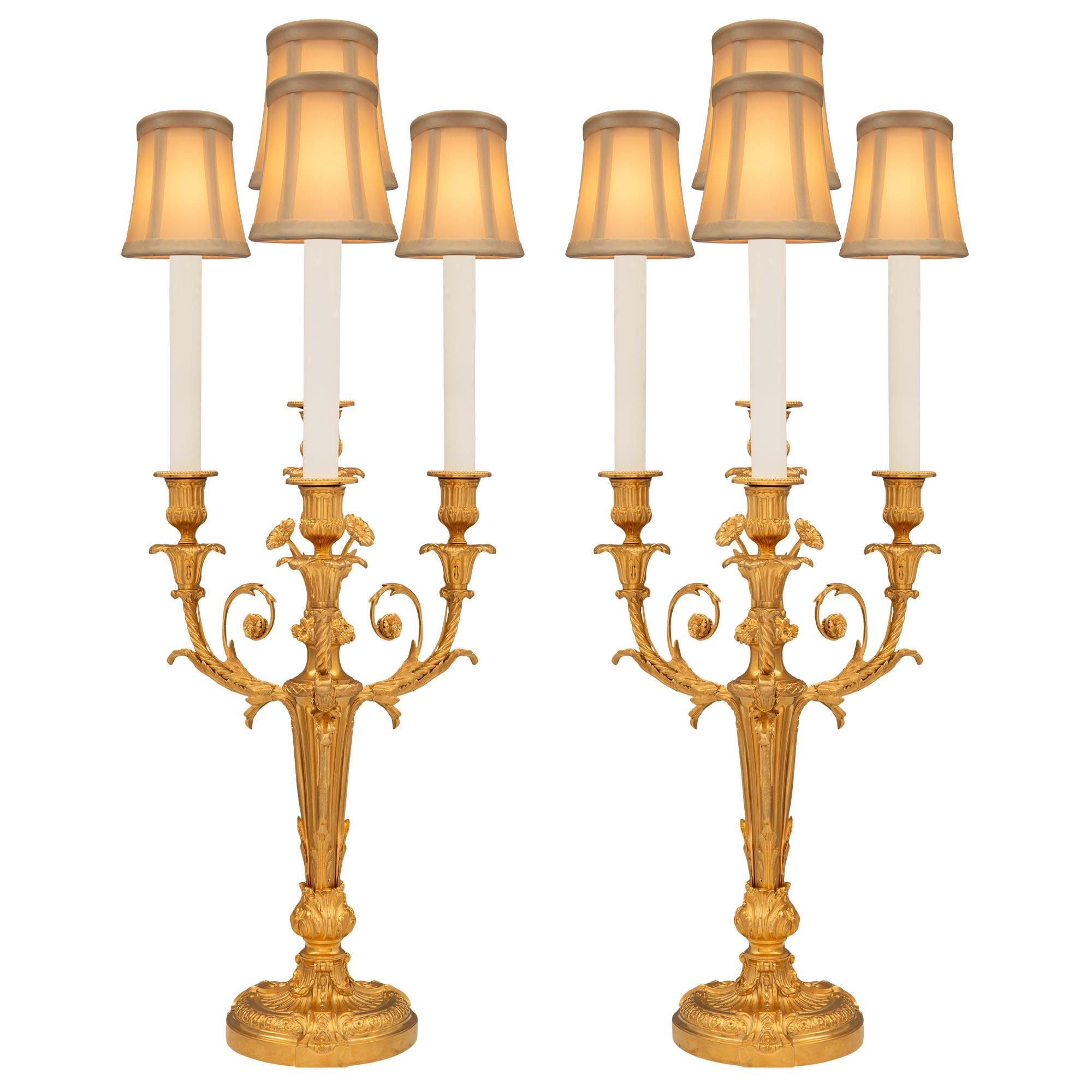 Paire de candélabres en bronze doré de style Louis XVI du XIXe siècle français