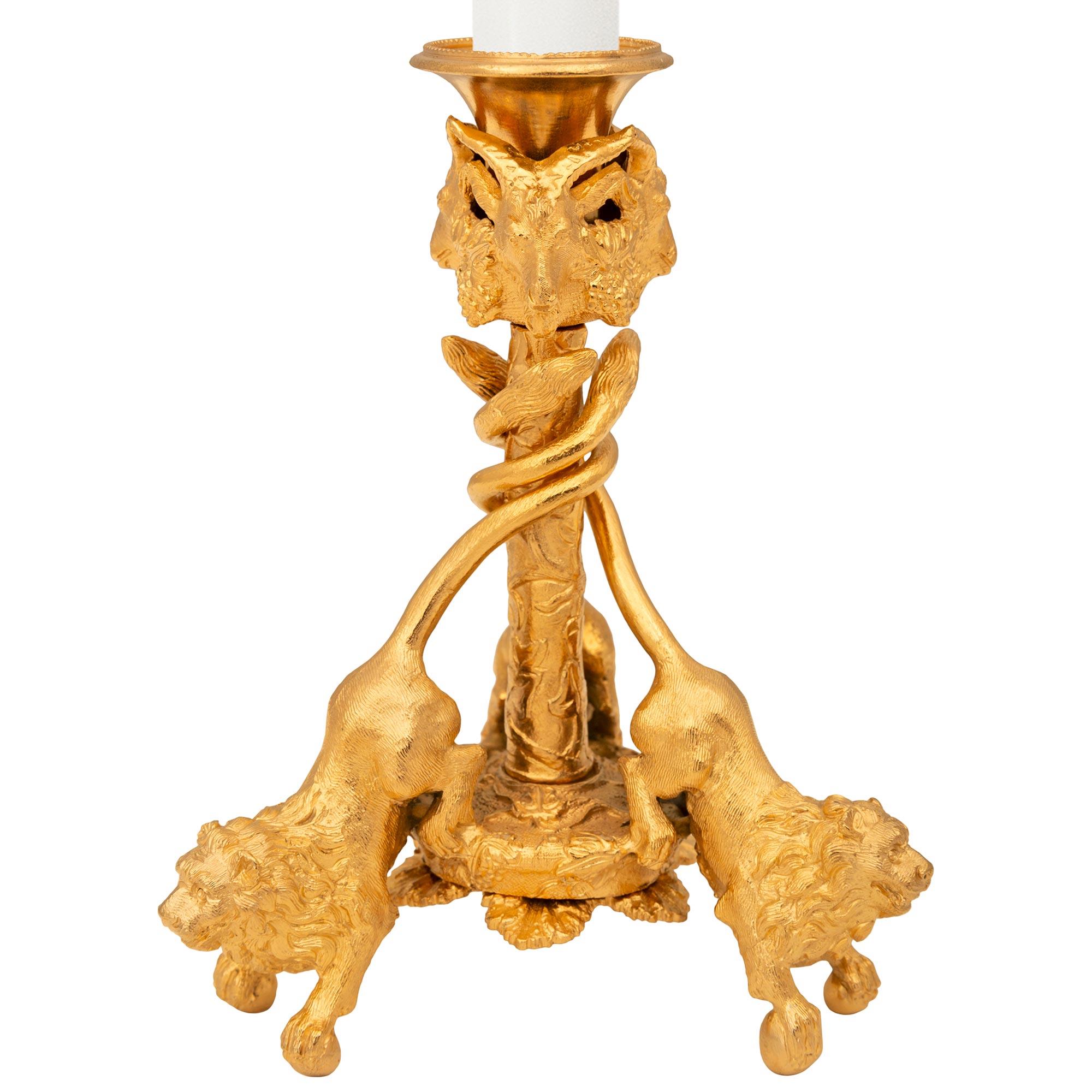 Français Paire de chandeliers en bronze doré Louis XVI du 19e siècle en vente