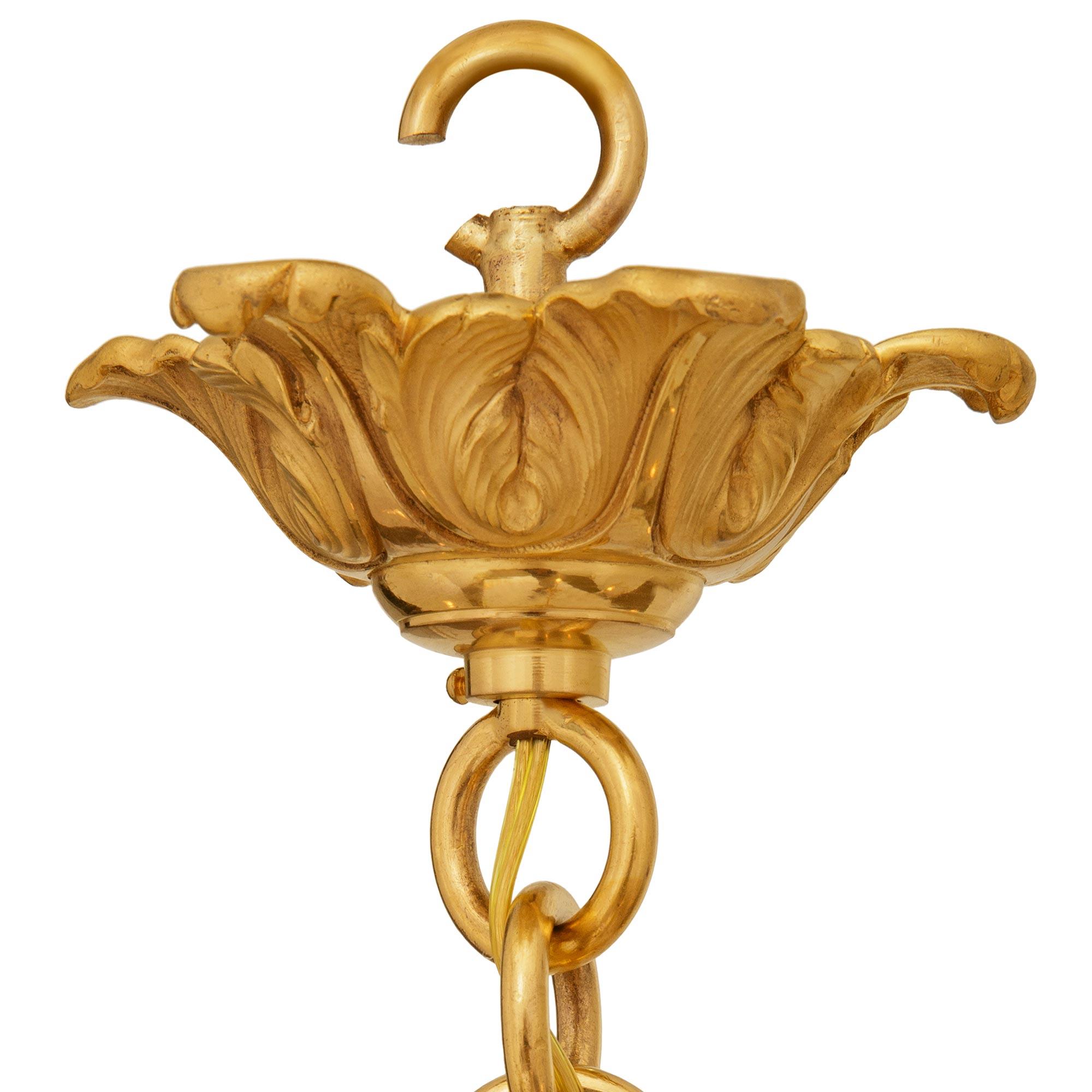 coppia di lampadari francesi del XIX secolo in stile Luigi XVI in Ormolu In condizioni buone in vendita a West Palm Beach, FL