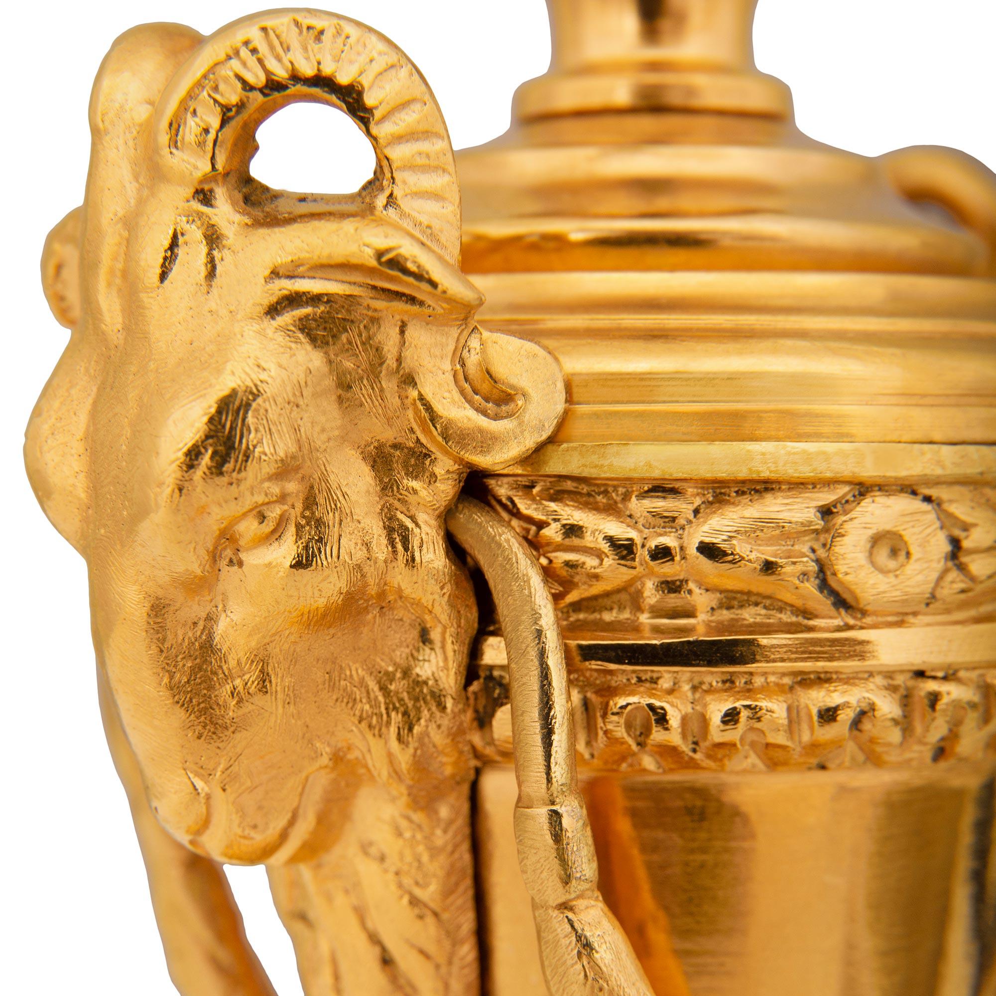 par de lámparas francesas del siglo XIX de Ormolu de estilo Luis XVI en Bueno estado para la venta en West Palm Beach, FL