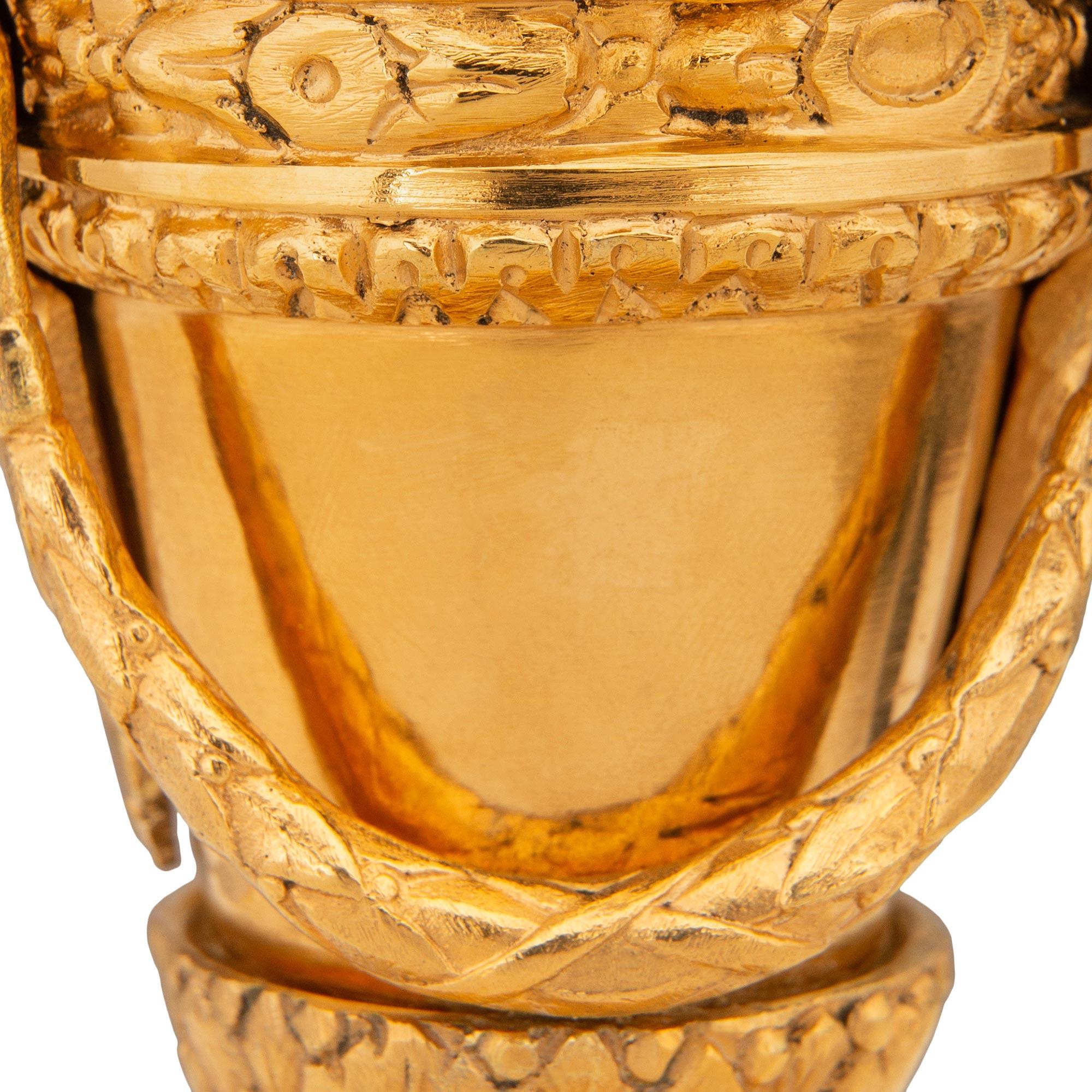 par de lámparas francesas del siglo XIX de Ormolu de estilo Luis XVI Ormolú en venta