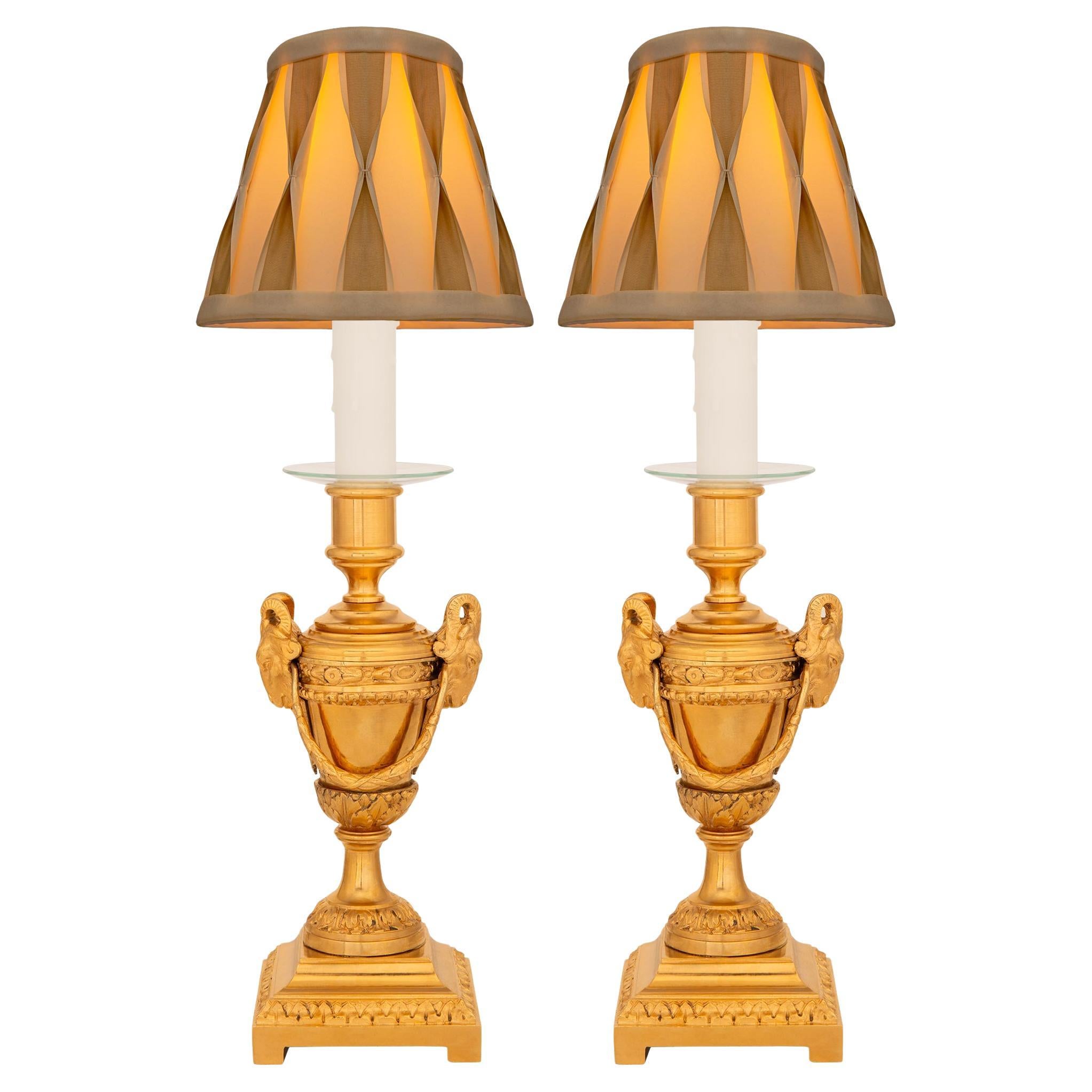 Paire de lampes en bronze doré Louis XVI du XIXe siècle