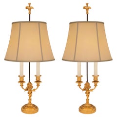 Paar französische Ormolu-Lampen im Stil Louis XVI des 19. Jahrhunderts, signiert Vian