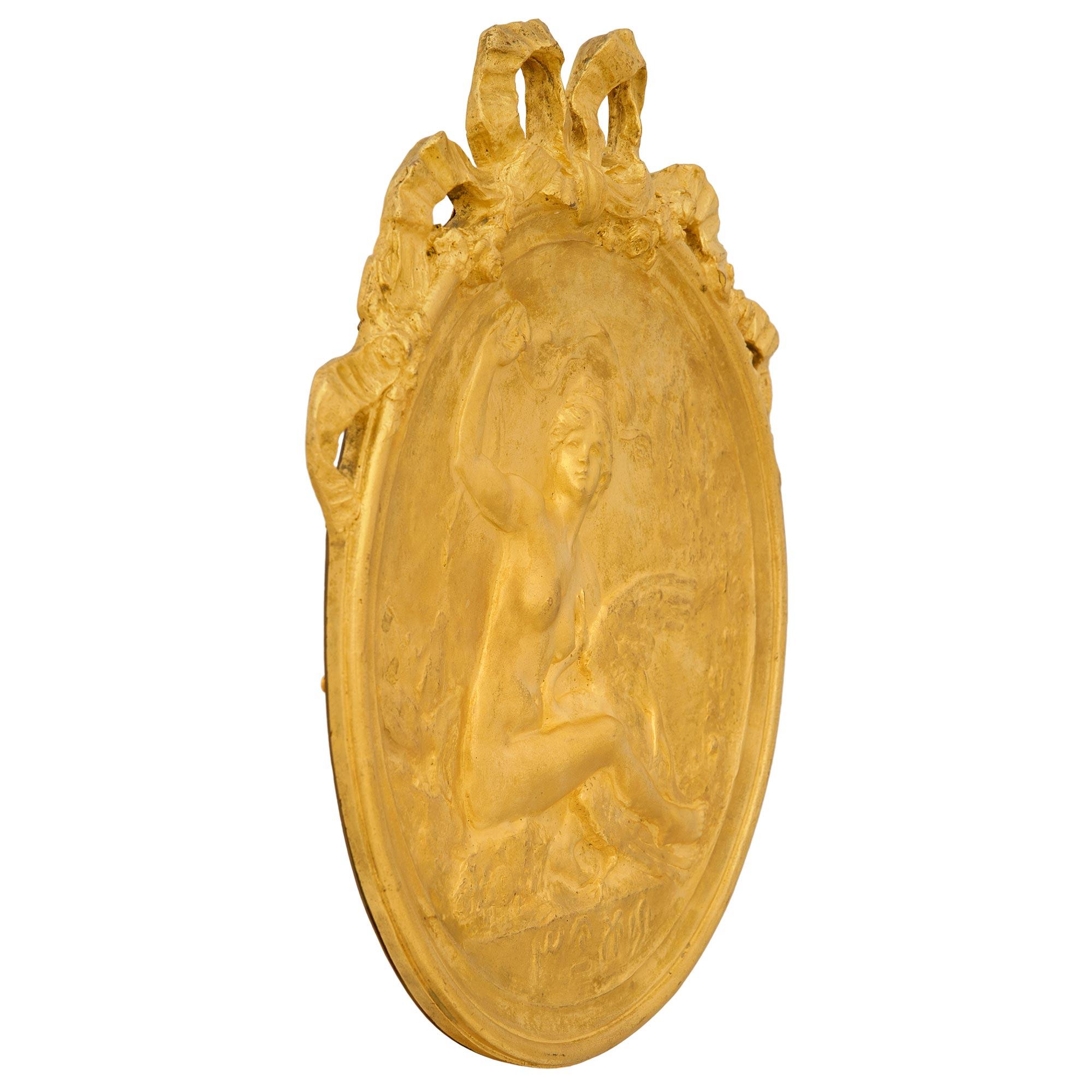 Français Paire de plaques en bronze doré de style Louis XVI du XIXe siècle en vente