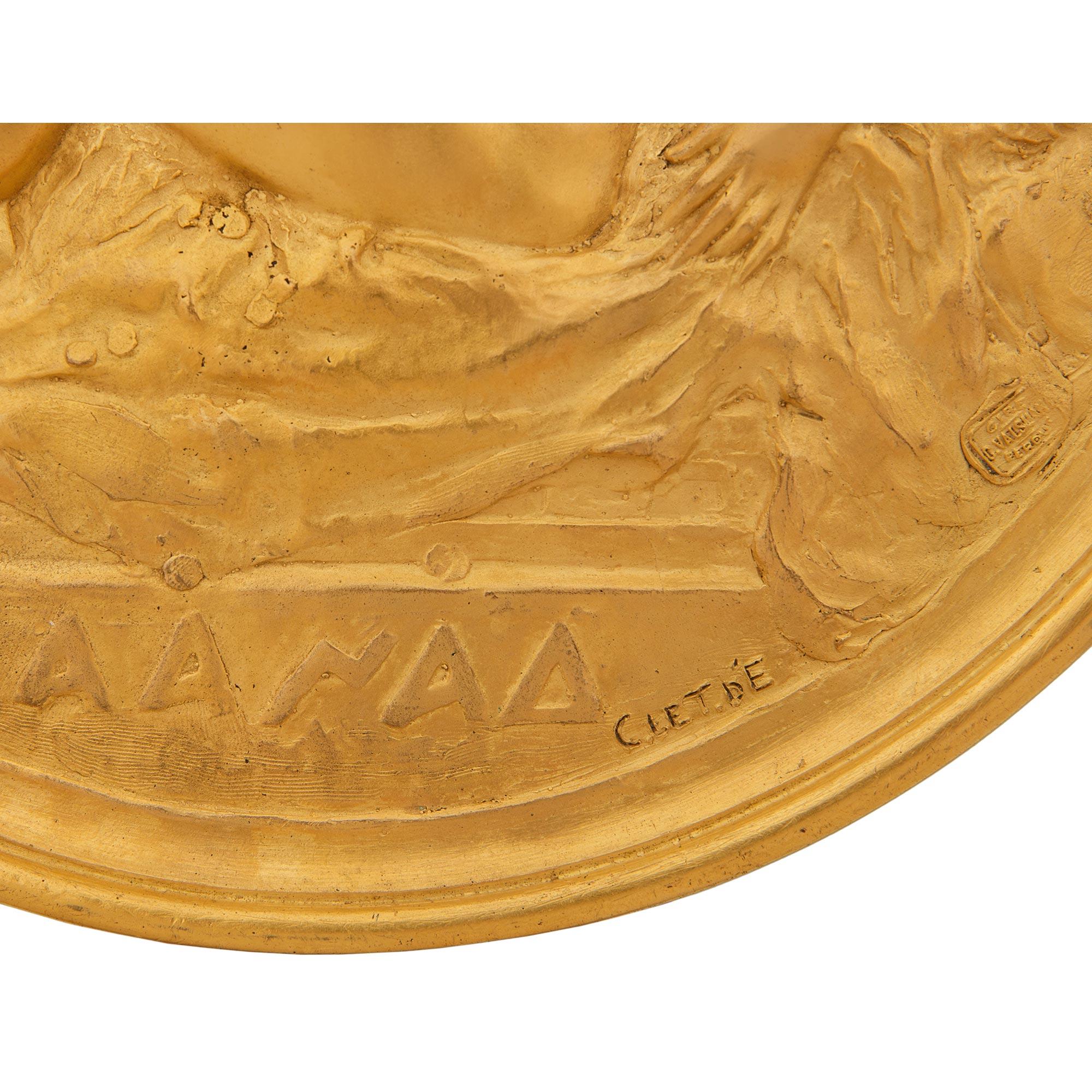 Paire de plaques en bronze doré de style Louis XVI du XIXe siècle en vente 2