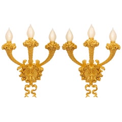 Pareja de candelabros franceses del siglo XIX con ormolu de estilo Luis XVI