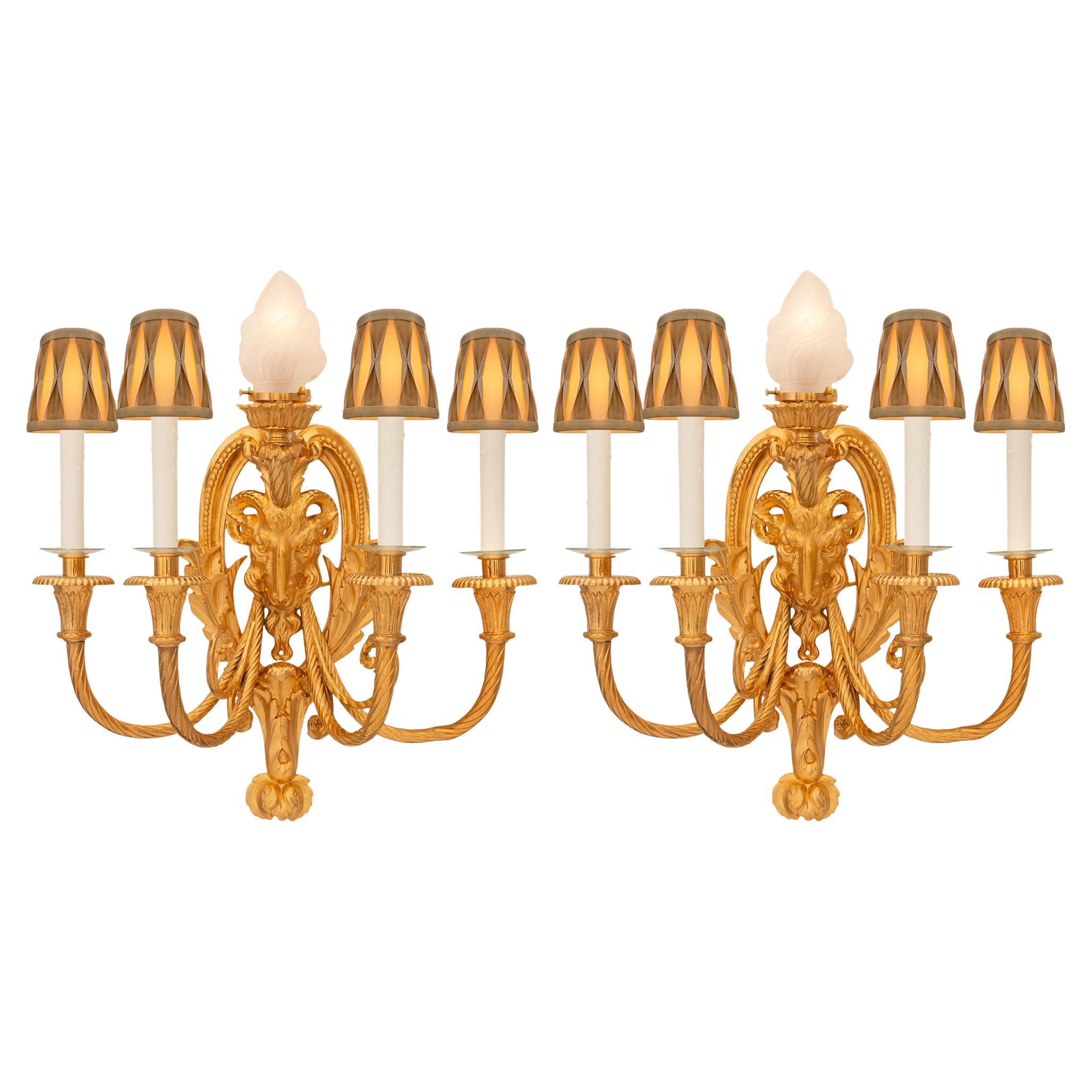 coppia di appliques francesi del XIX secolo in stile Luigi XVI in Ormolu