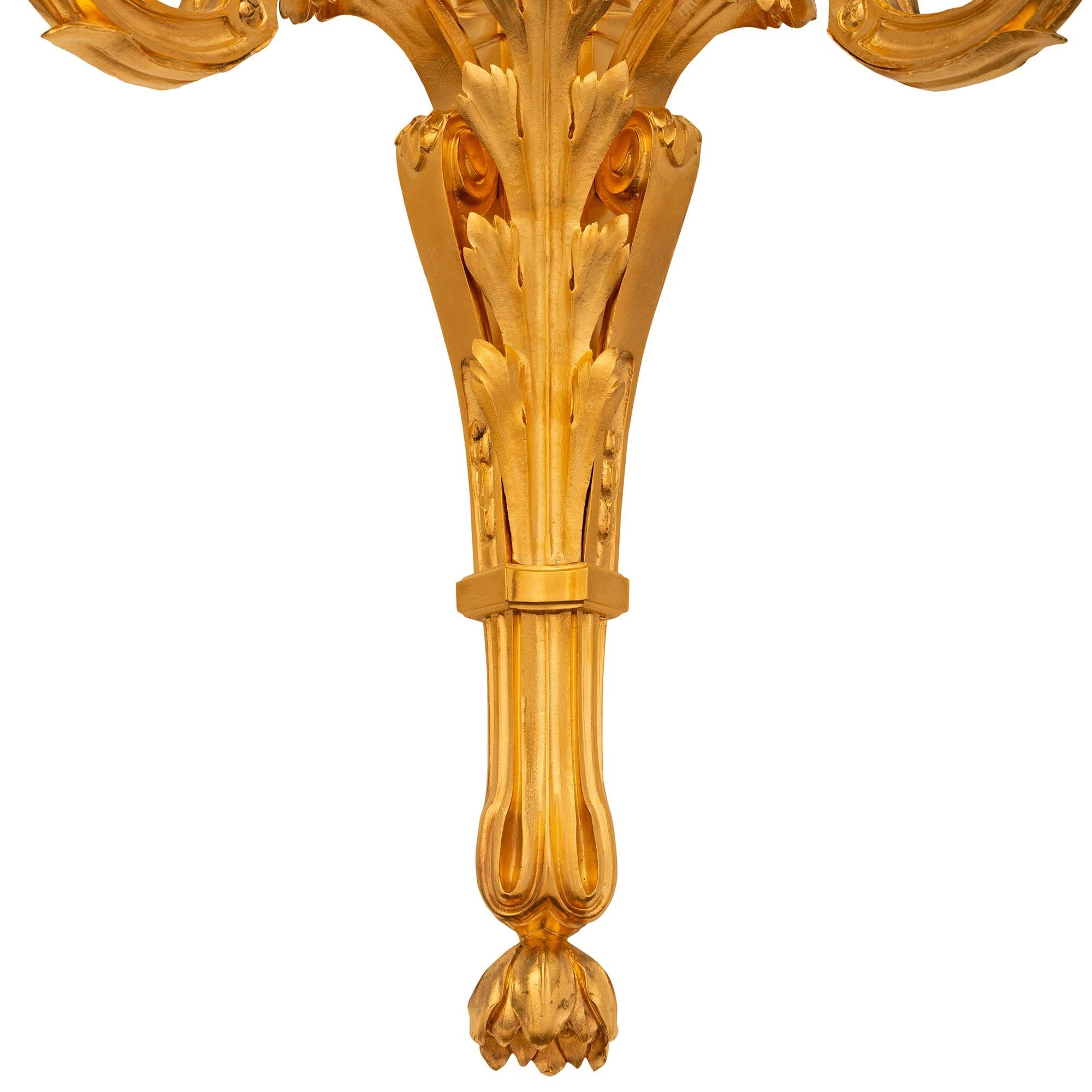 Pareja de apliques de Ormolu franceses del siglo XIX, estilo Luis XVI, firmados Sormani en venta 3