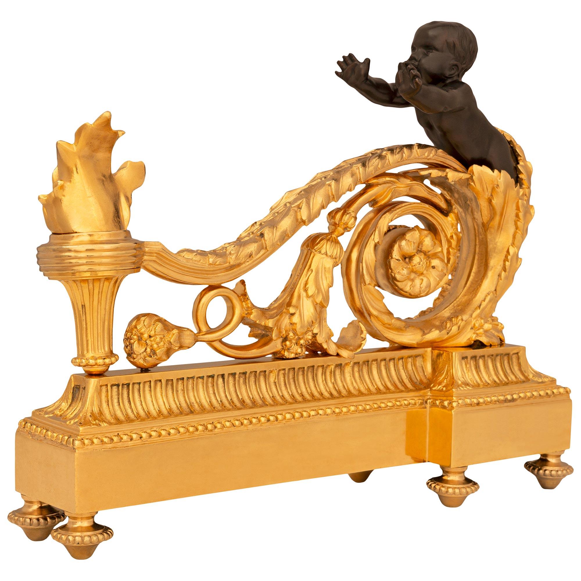 Francese coppia di candelabri francesi del XIX secolo in bronzo patinato e ormolu del XIX secolo in stile Luigi XVI in vendita