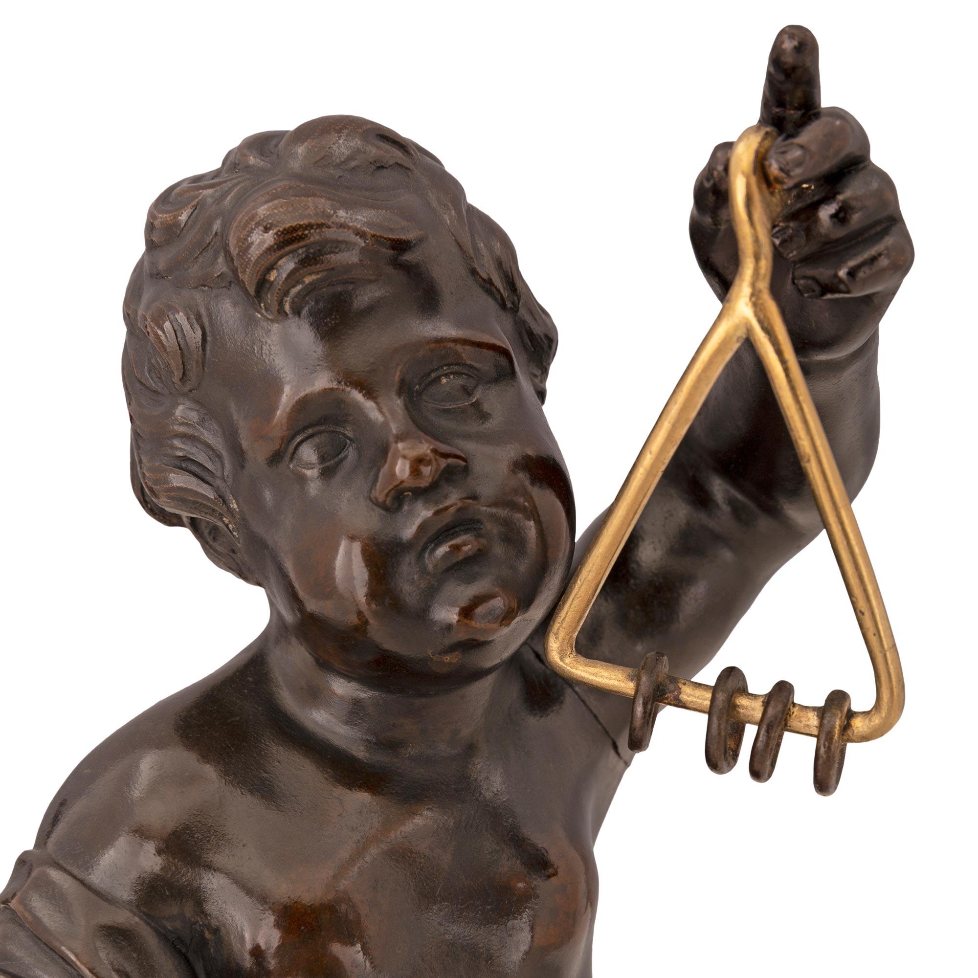 Bronzo Coppia di statue francesi del XIX secolo in bronzo patinato e ormolu di San Luigi XVI in vendita