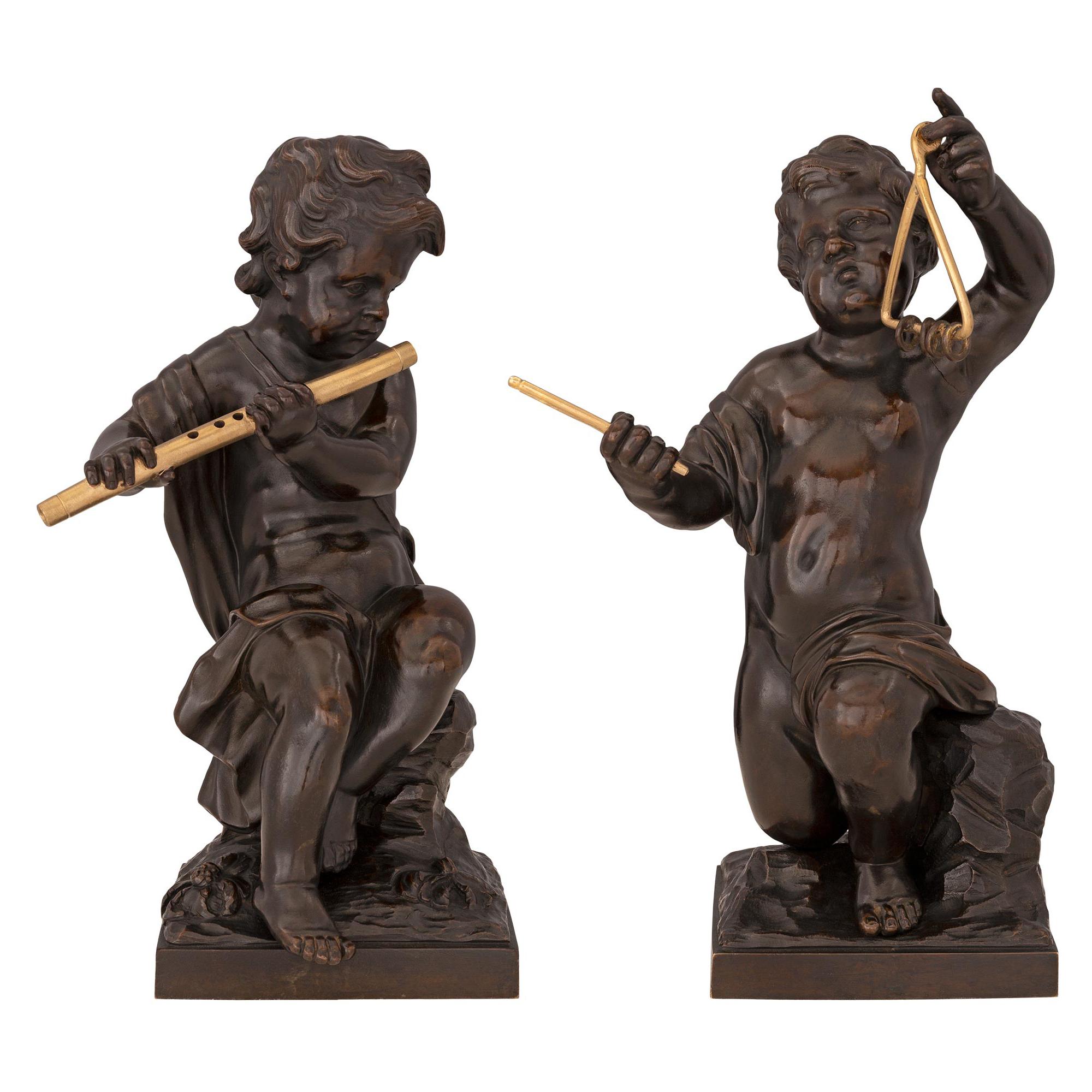Coppia di statue francesi del XIX secolo in bronzo patinato e ormolu di San Luigi XVI