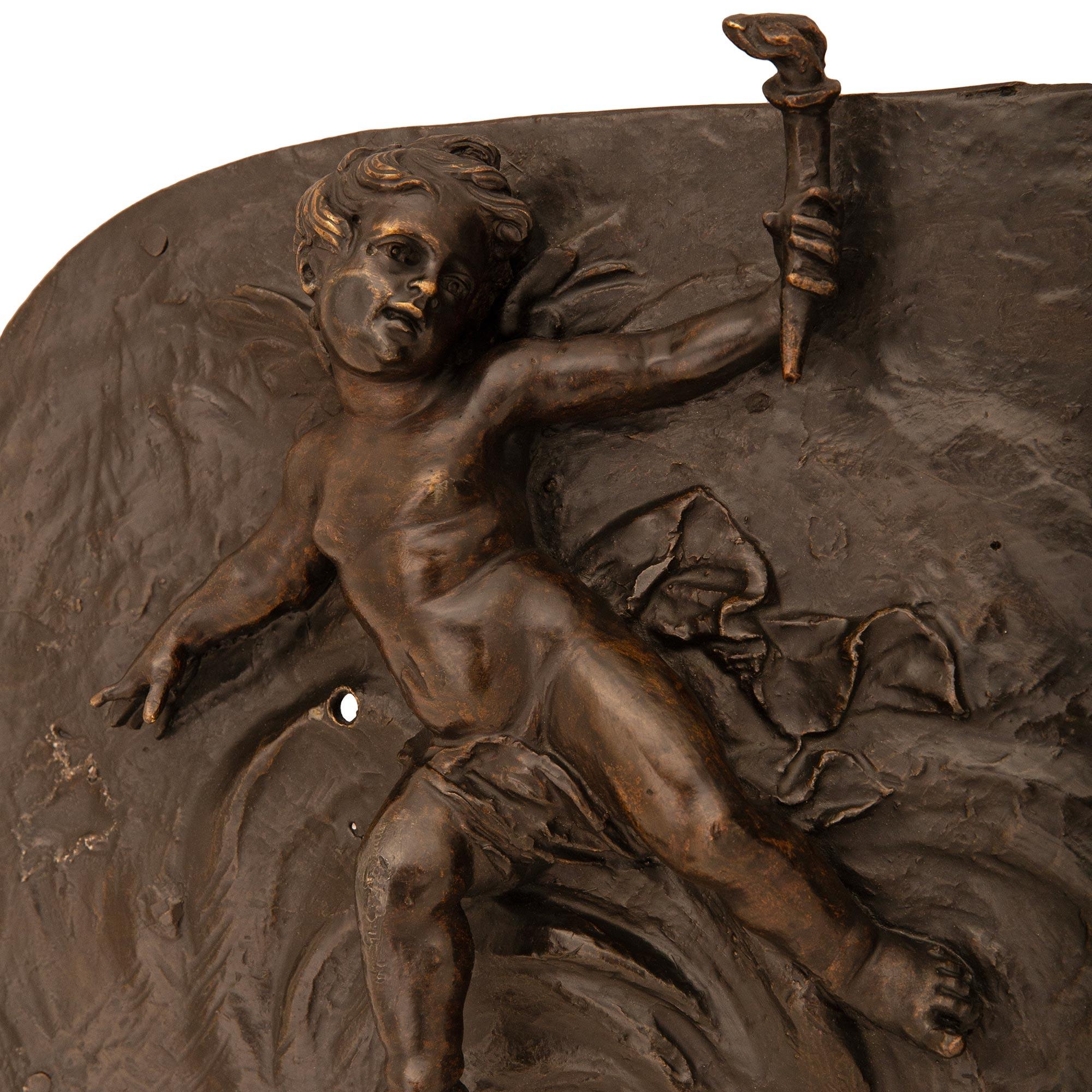 Bronze Paire de plaques murales françaises du 19ème siècle en bronze patiné de style Louis XVI en vente
