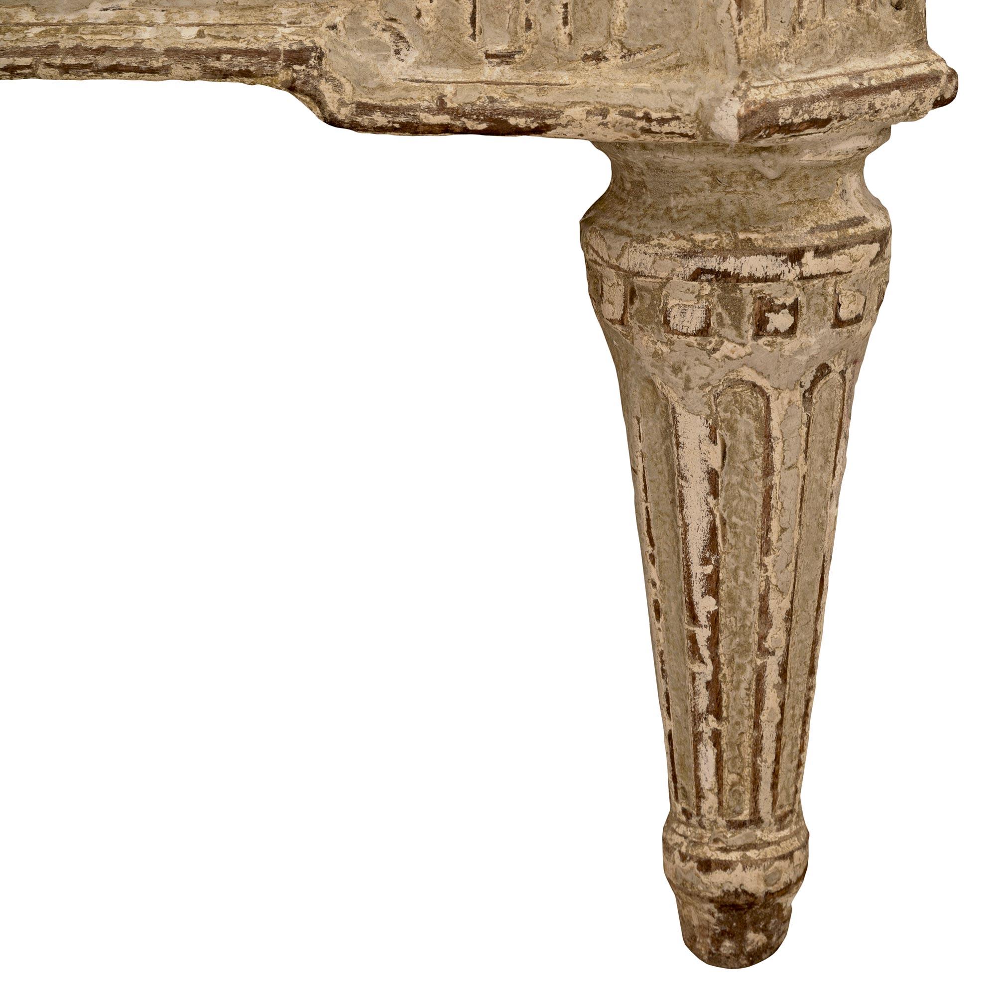Coppia di commodes patinate francesi del XIX secolo in stile Luigi XVI in vendita 5