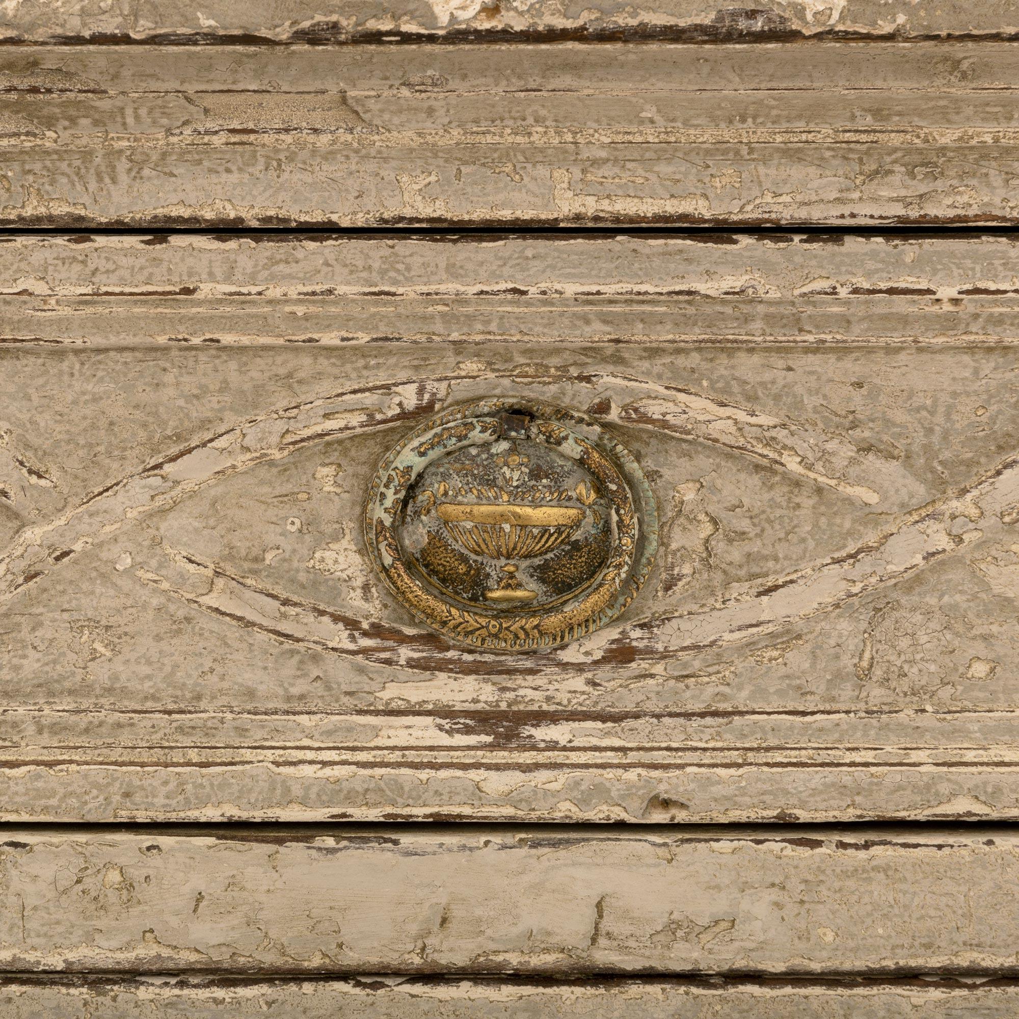 Coppia di commodes patinate francesi del XIX secolo in stile Luigi XVI in vendita 3