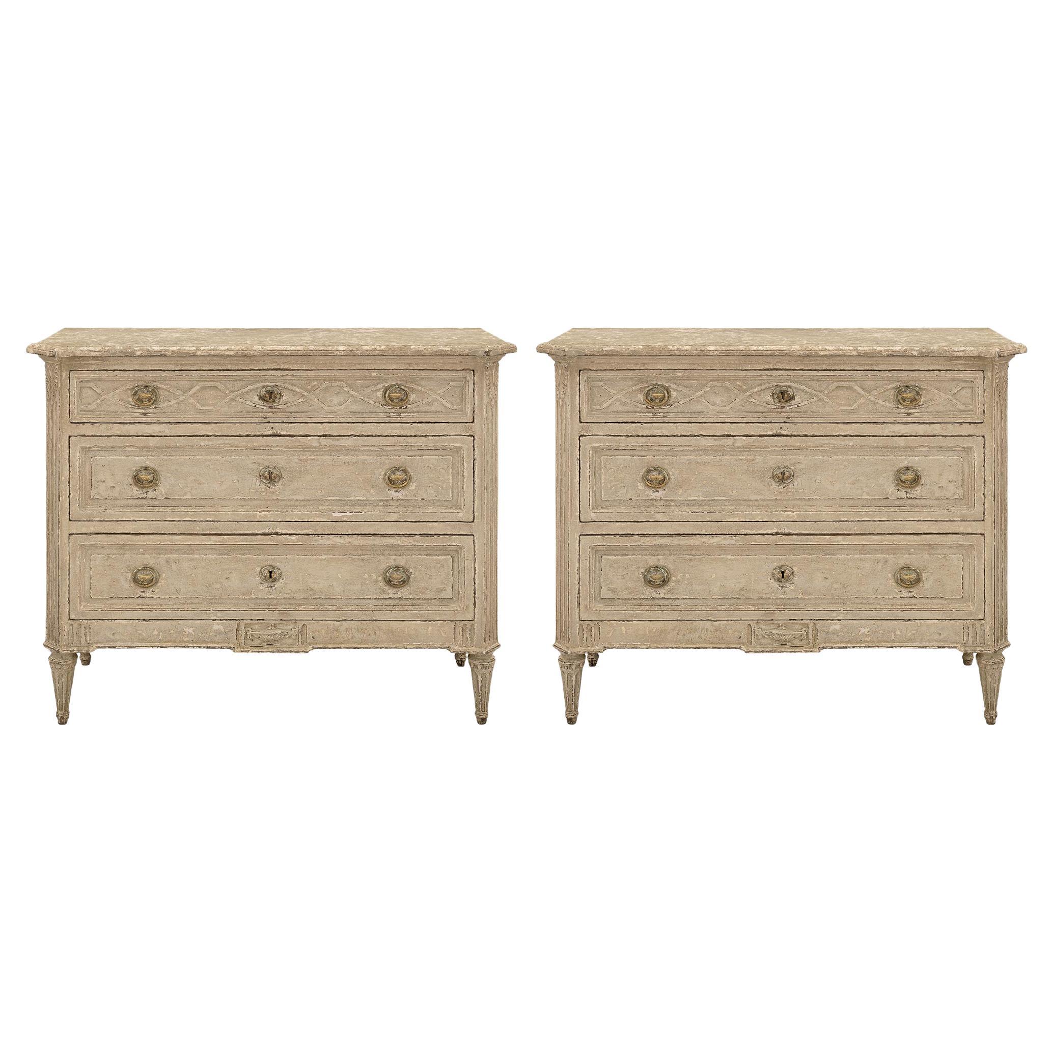 Paire de commodes patinées de style Louis XVI du 19ème siècle français