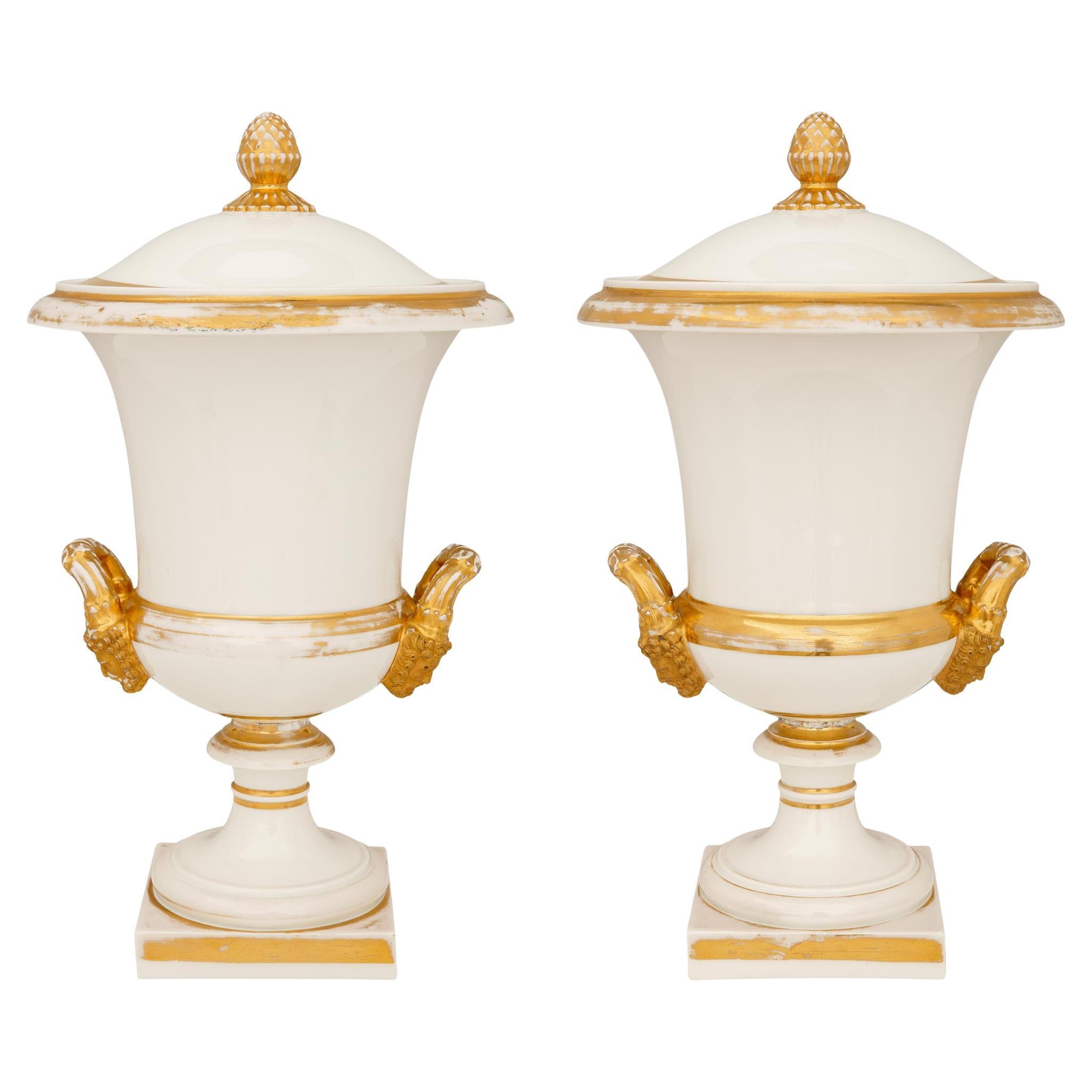 What is a wine bucket called?