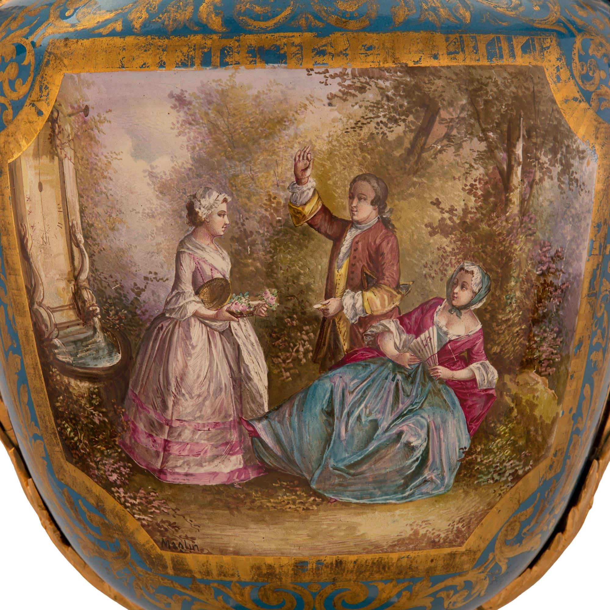 Paire de vases en porcelaine et bronze doré Louis XVI de St. Svres du 19ème siècle français 3