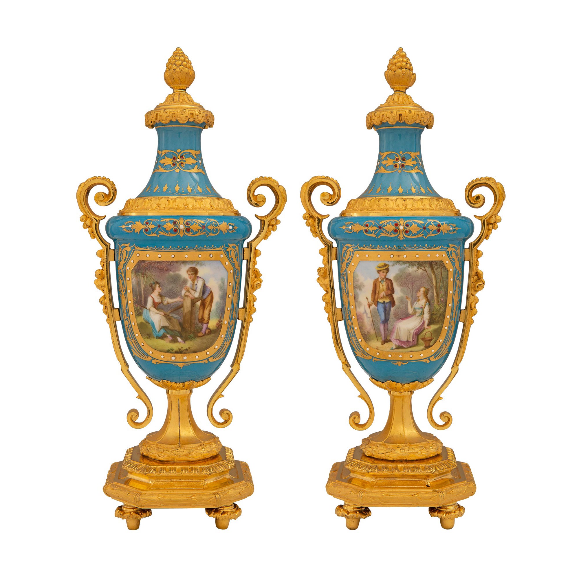 Pareja De Urnas Con Tapa De Porcelana Y Ormolu Francesas Del Siglo XIX Luis XVI De Sèvres