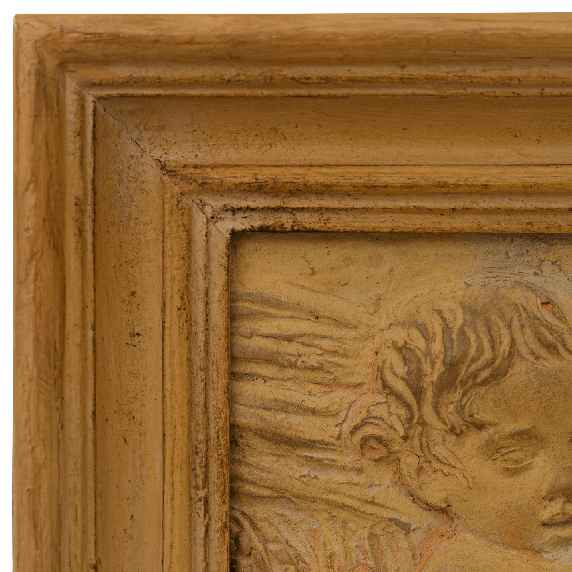 Paire de plaques en terre cuite de style Louis XVI du XIXe siècle, d'après Clodion Bon état - En vente à West Palm Beach, FL