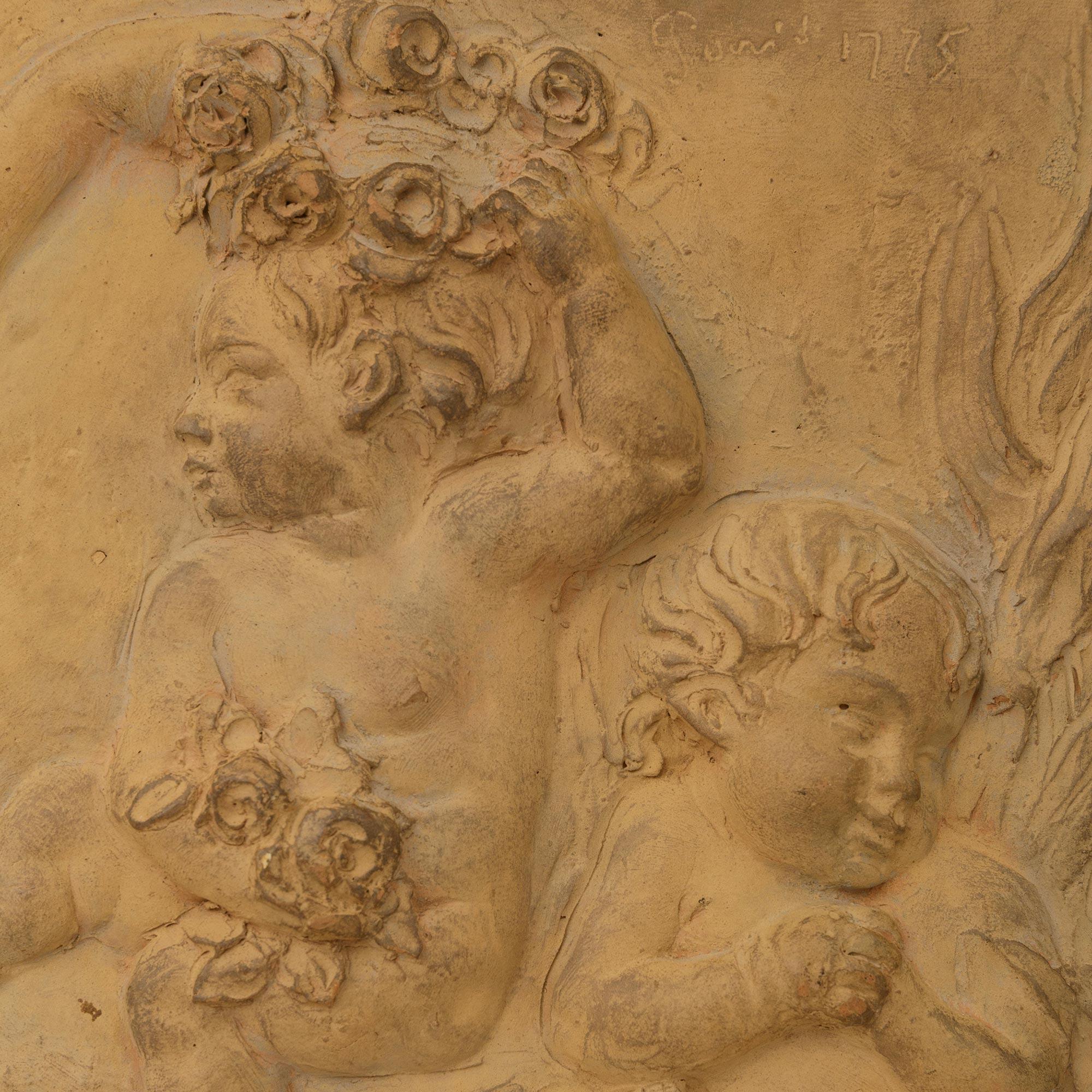 Paire de plaques en terre cuite de style Louis XVI du XIXe siècle, d'après Clodion en vente 2