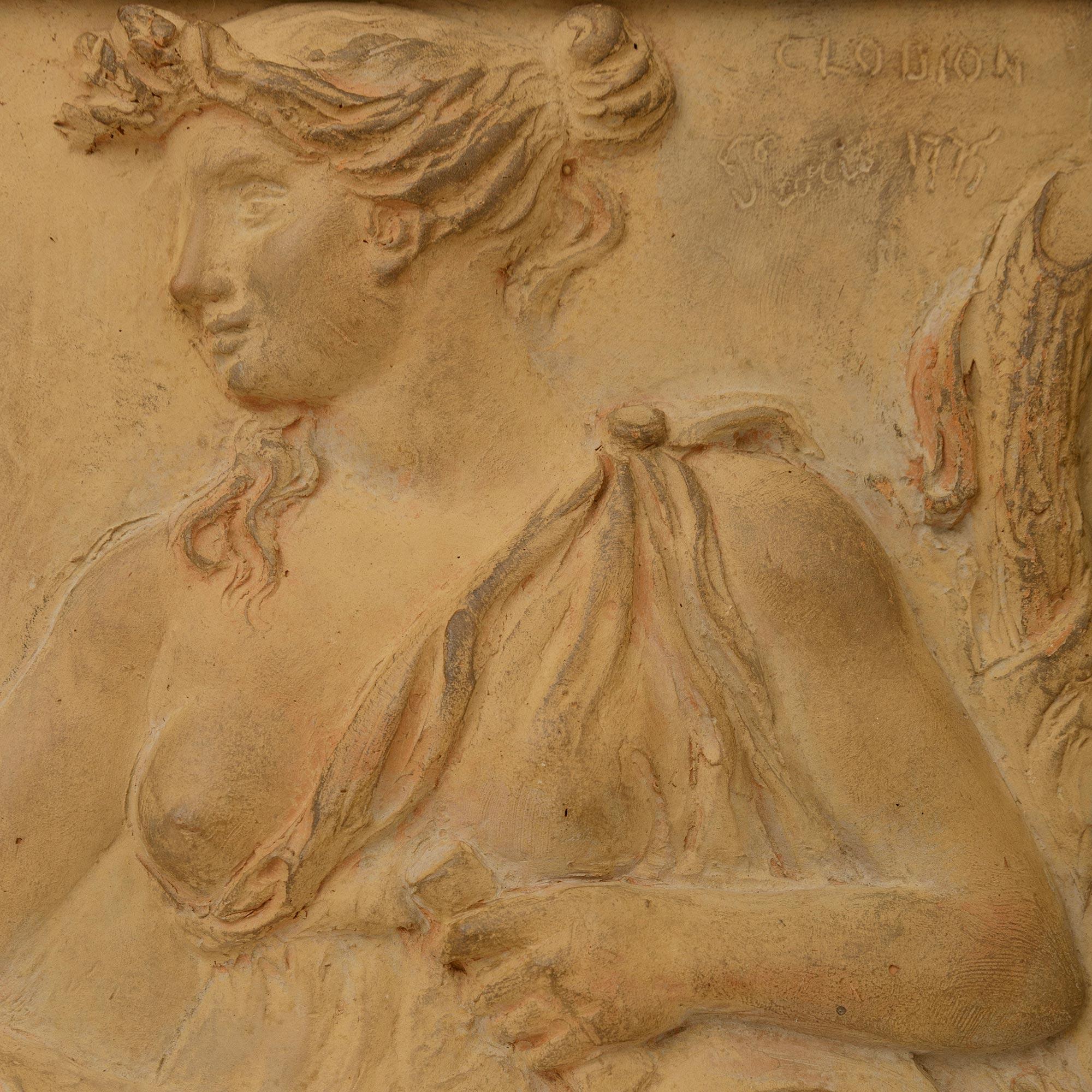 Paire de plaques en terre cuite de style Louis XVI du XIXe siècle, d'après Clodion en vente 3