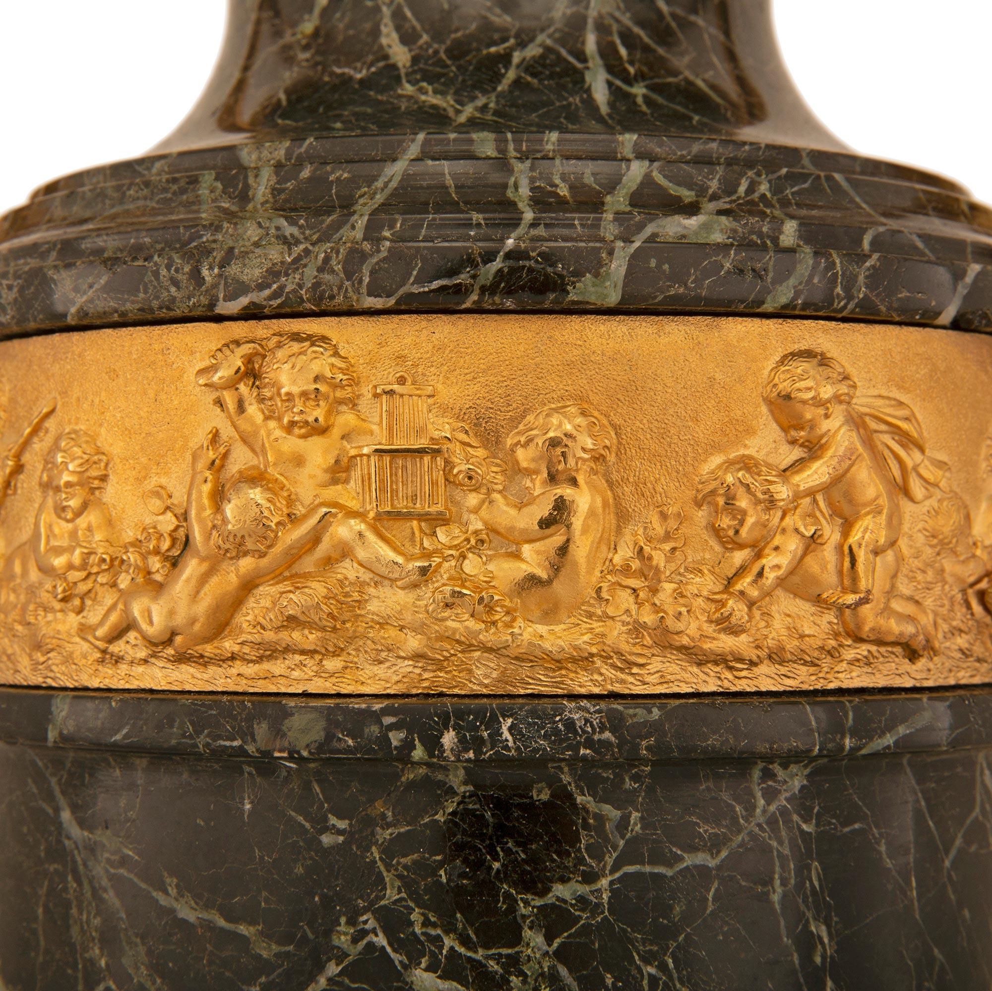 Similoro Coppia di lampade francesi del XIX secolo di St. Vert Patricia in marmo e ormeggio in vendita