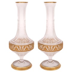 Coppia di vasi francesi del XIX secolo in stile Luigi XVI di Baccarat in cristallo e ormeggio