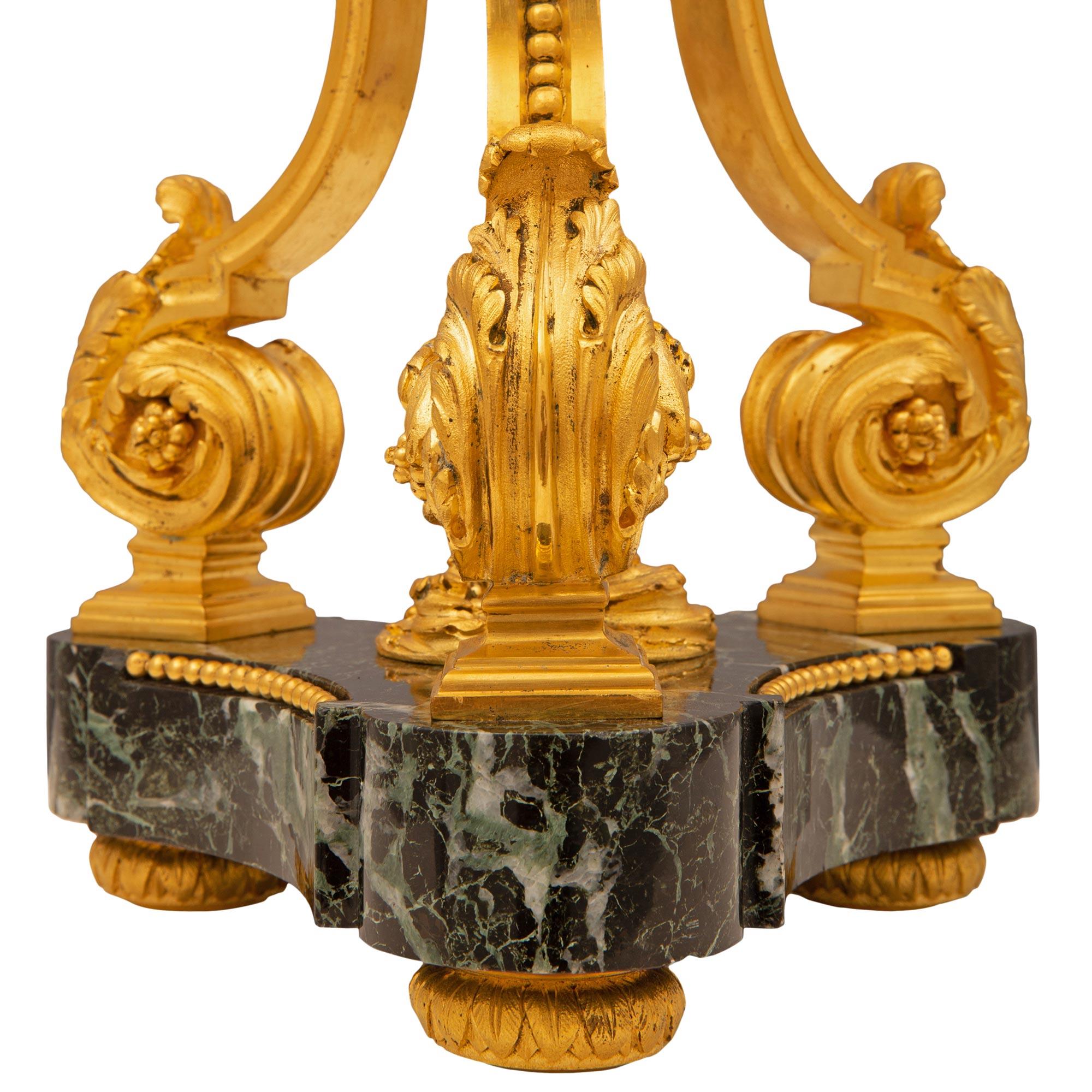 Paire de Cassolettes françaises de style Louis XVI du 19ème siècle de la période Belle Époque en vente 3