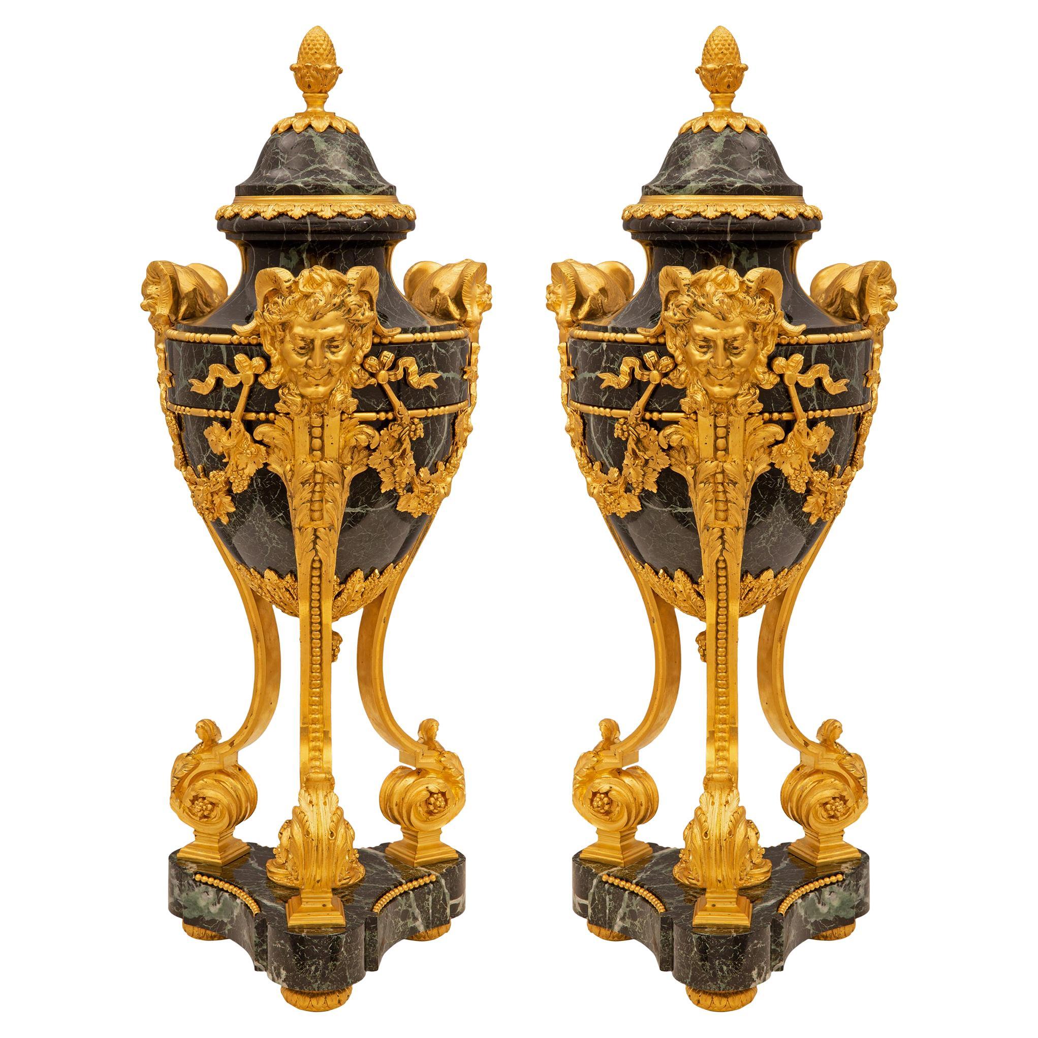 Paire de Cassolettes françaises de style Louis XVI du 19ème siècle de la période Belle Époque