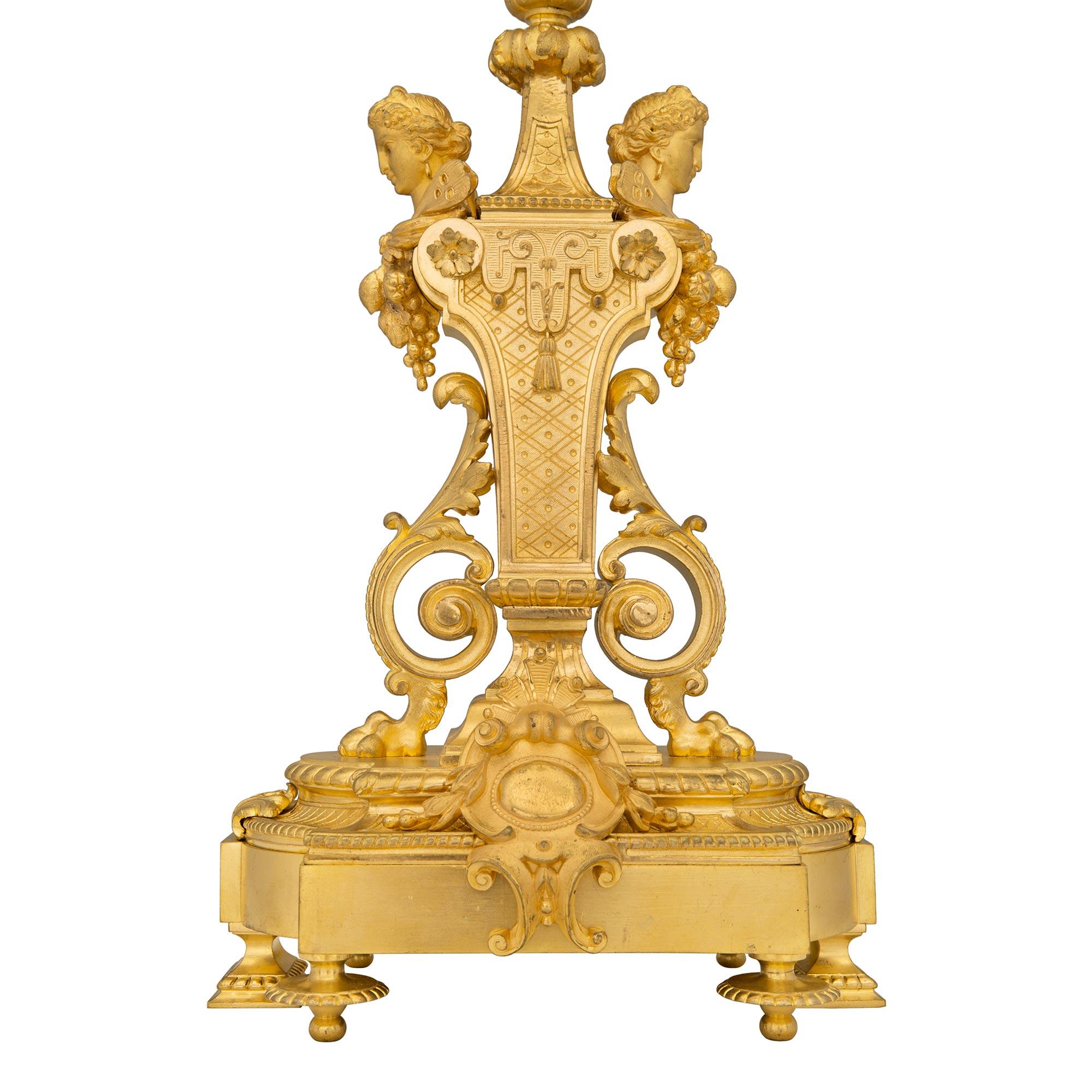 XIXe siècle Paire de lampes en bronze doré de style Louis XVI du 19ème siècle de la période Belle Poque française en vente