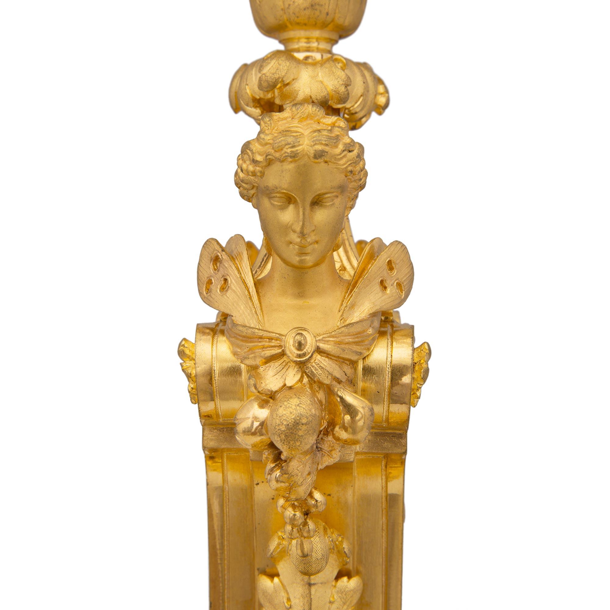 Bronze doré Paire de lampes en bronze doré de style Louis XVI du 19ème siècle de la période Belle Poque française en vente