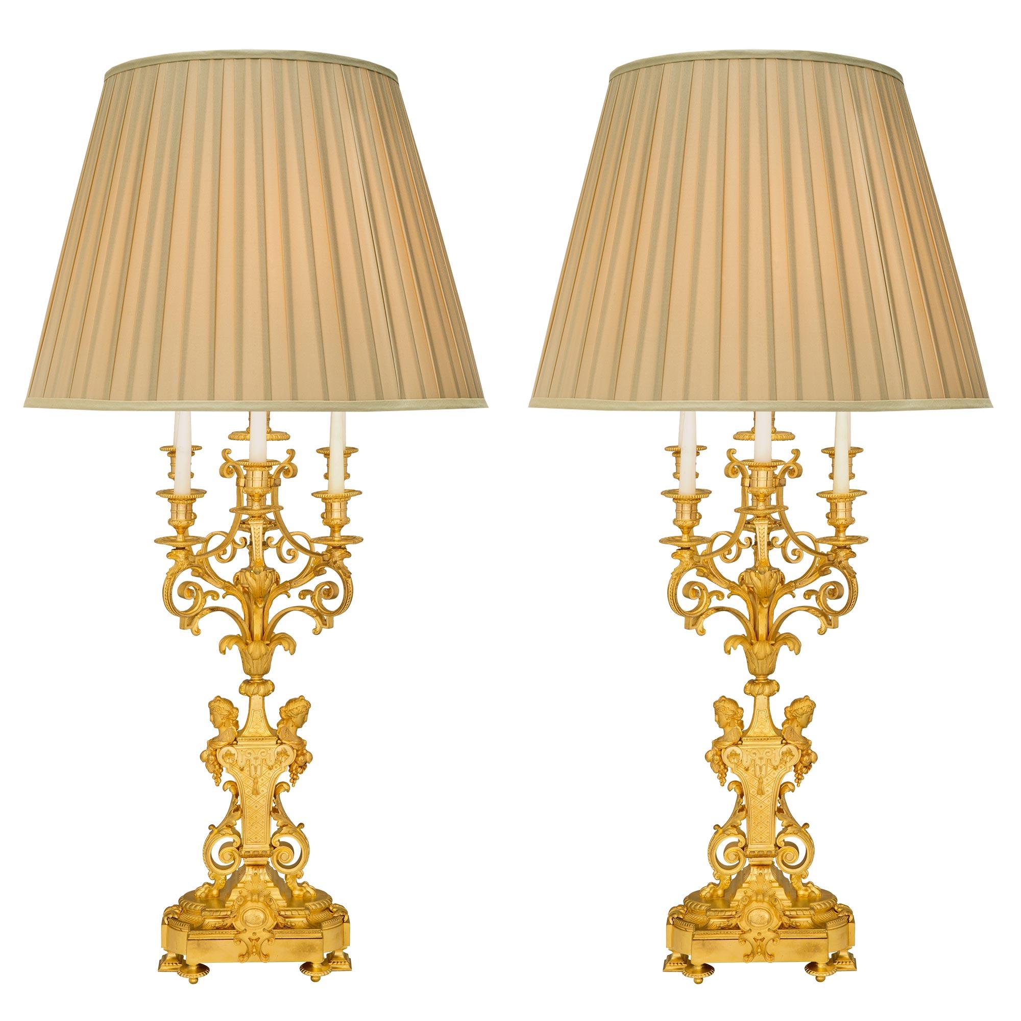 Paar französische Ormolu-Lampen im Louis-XVI-Stil der Belle-Poque-Periode des 19. Jahrhunderts