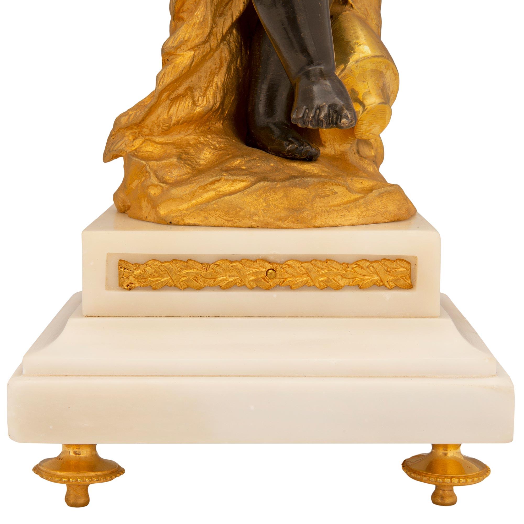 Coppia di candelabri francesi del XIX secolo in stile Luigi XVI in bronzo e marmo in vendita 2