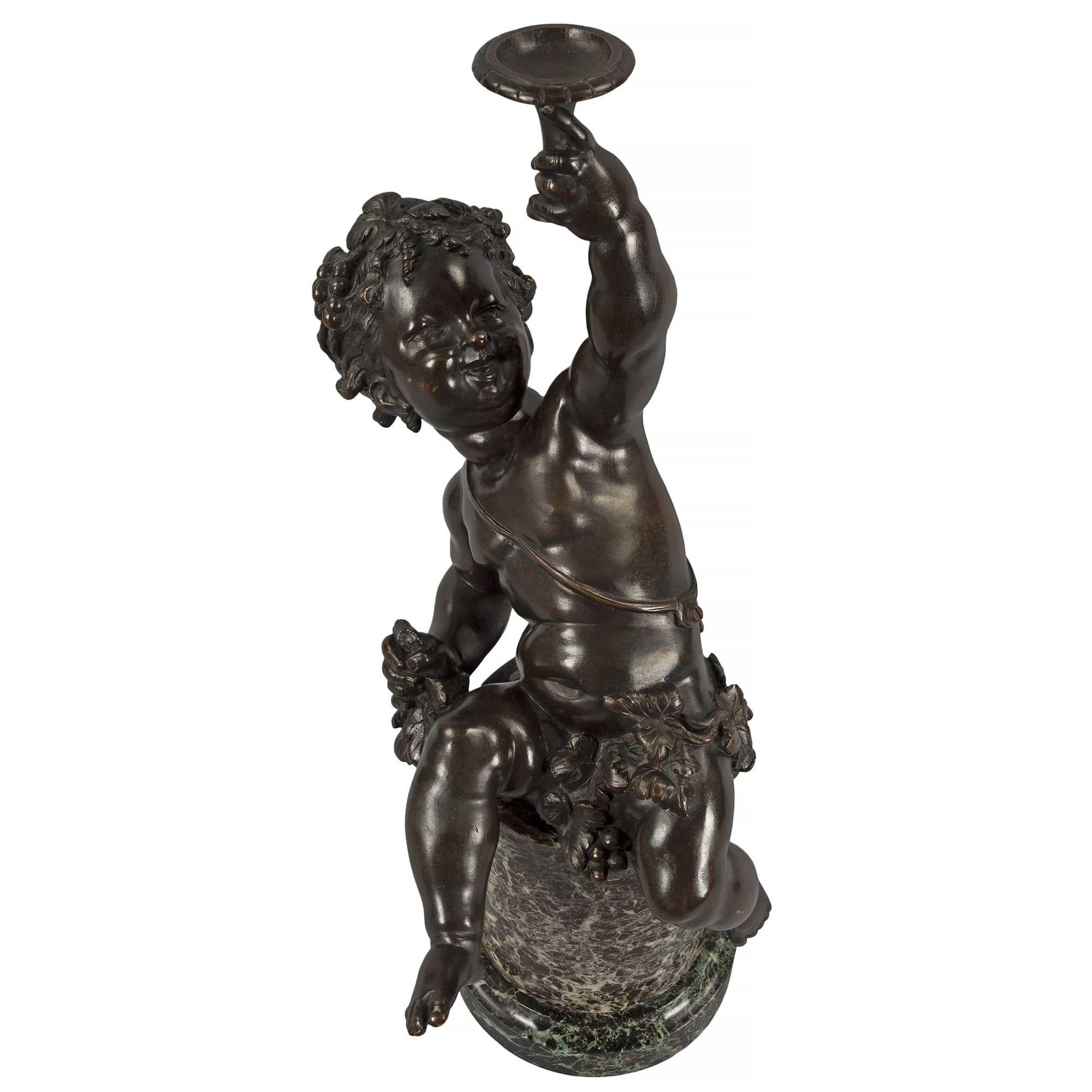 Bronzo Coppia di statue francesi del XIX secolo in bronzo e marmo in stile Luigi XVI in vendita