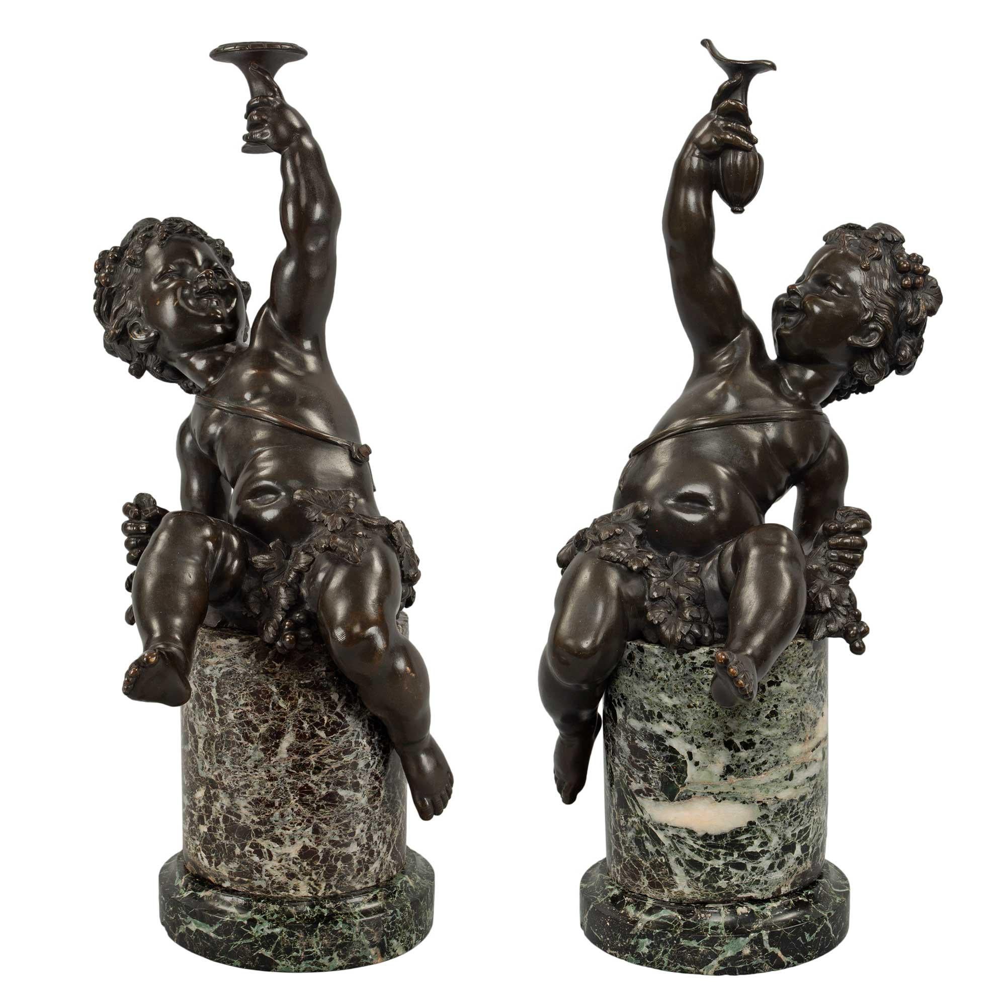 Coppia di statue francesi del XIX secolo in bronzo e marmo in stile Luigi XVI