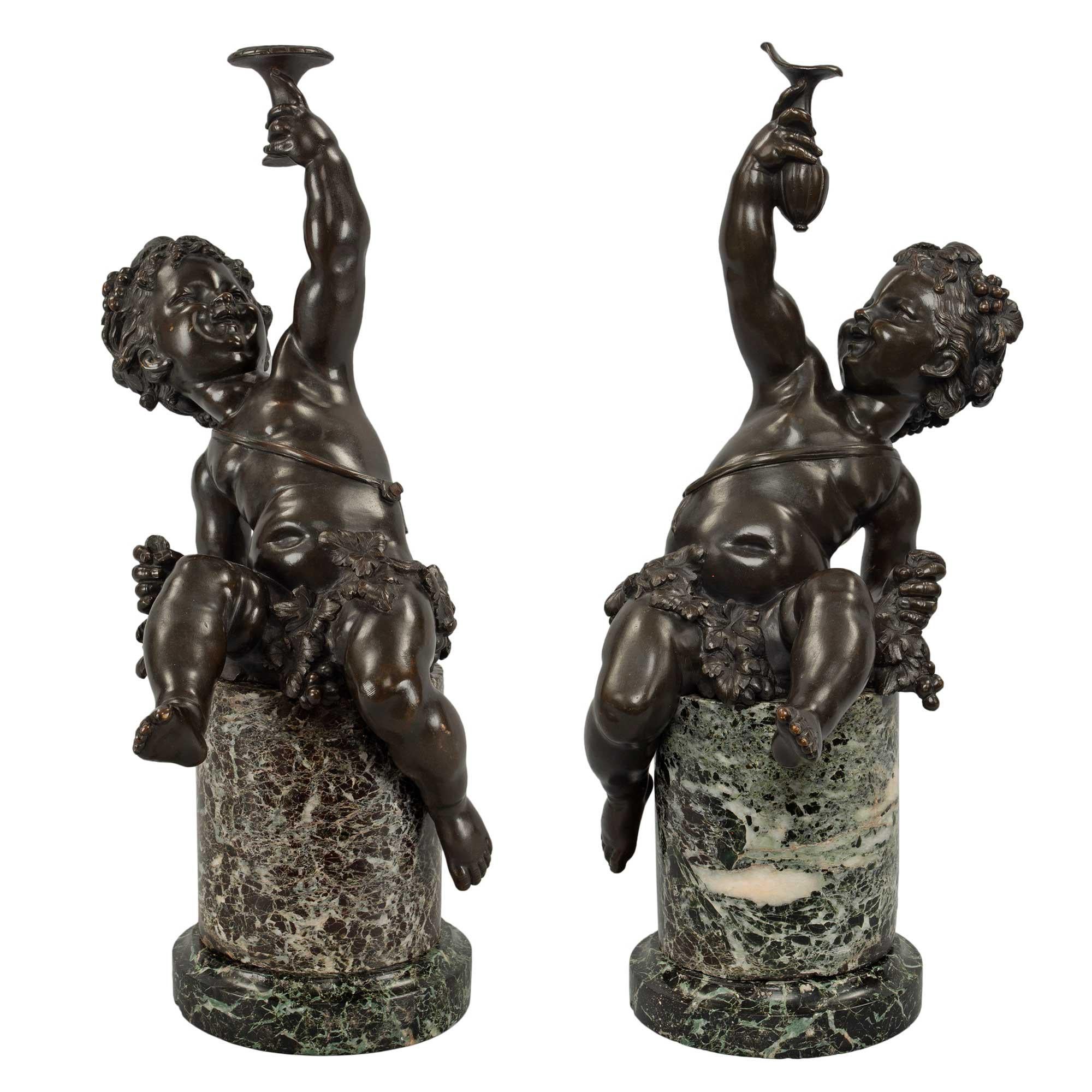 Paar französische Bronze- und Marmorstatuen im Louis-XVI.-Stil des 19. Jahrhunderts