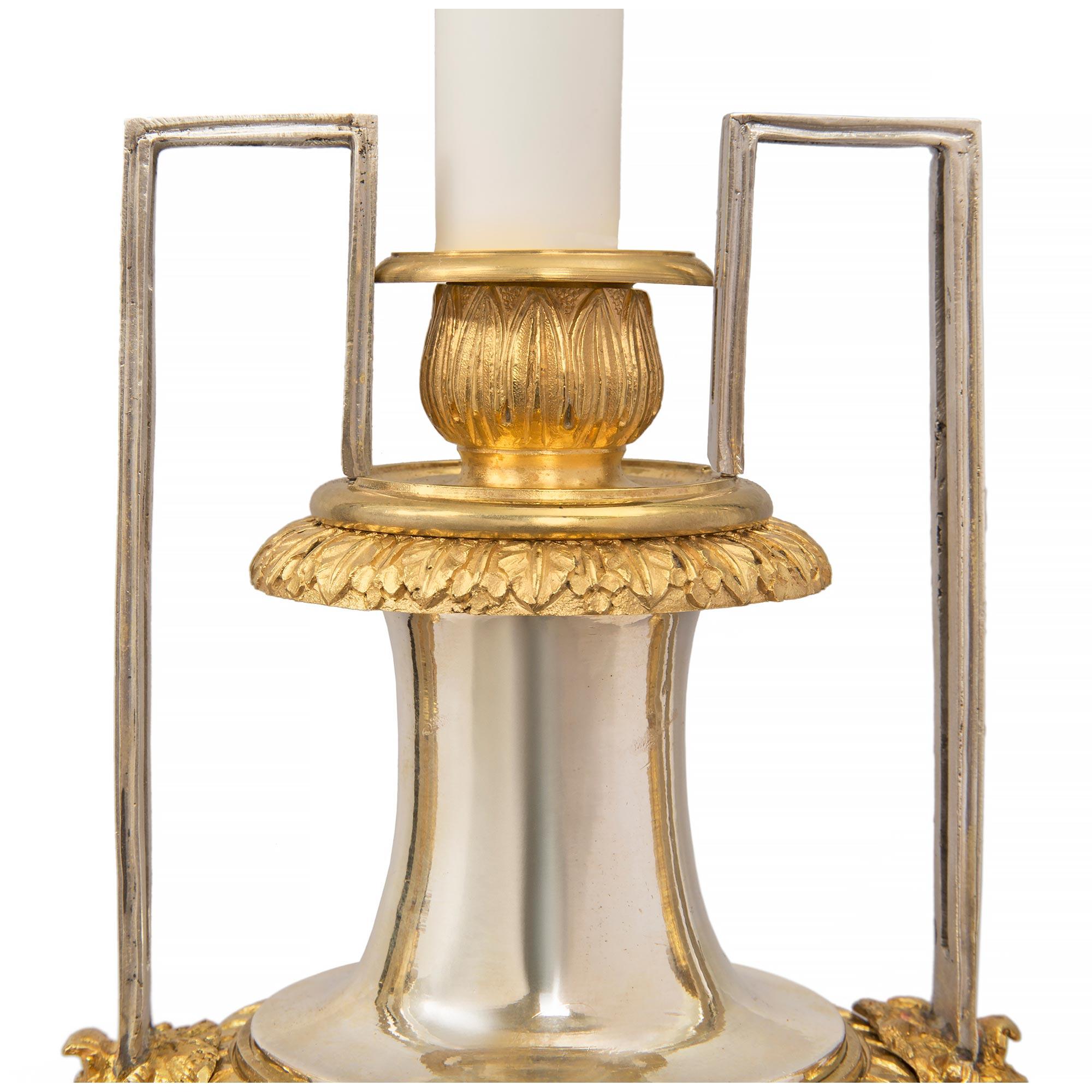 Coppia di lampade a candelabro francesi in stile Luigi XVI del XIX secolo In condizioni buone in vendita a West Palm Beach, FL