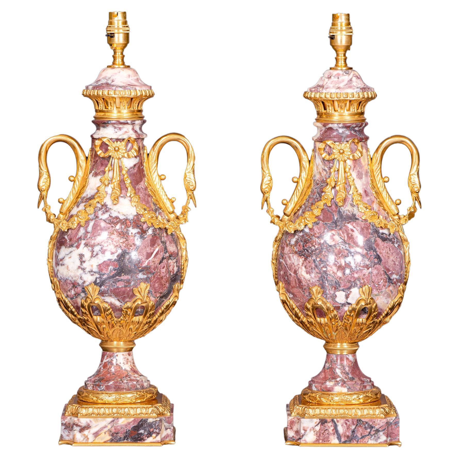 Francese Coppia di lampade francesi del XIX secolo in stile Luigi XVI in marmo e ormeggio in vendita