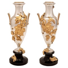 Paire de vases français de style Louis XVI du 19ème siècle en marbre, bronze et bronze doré